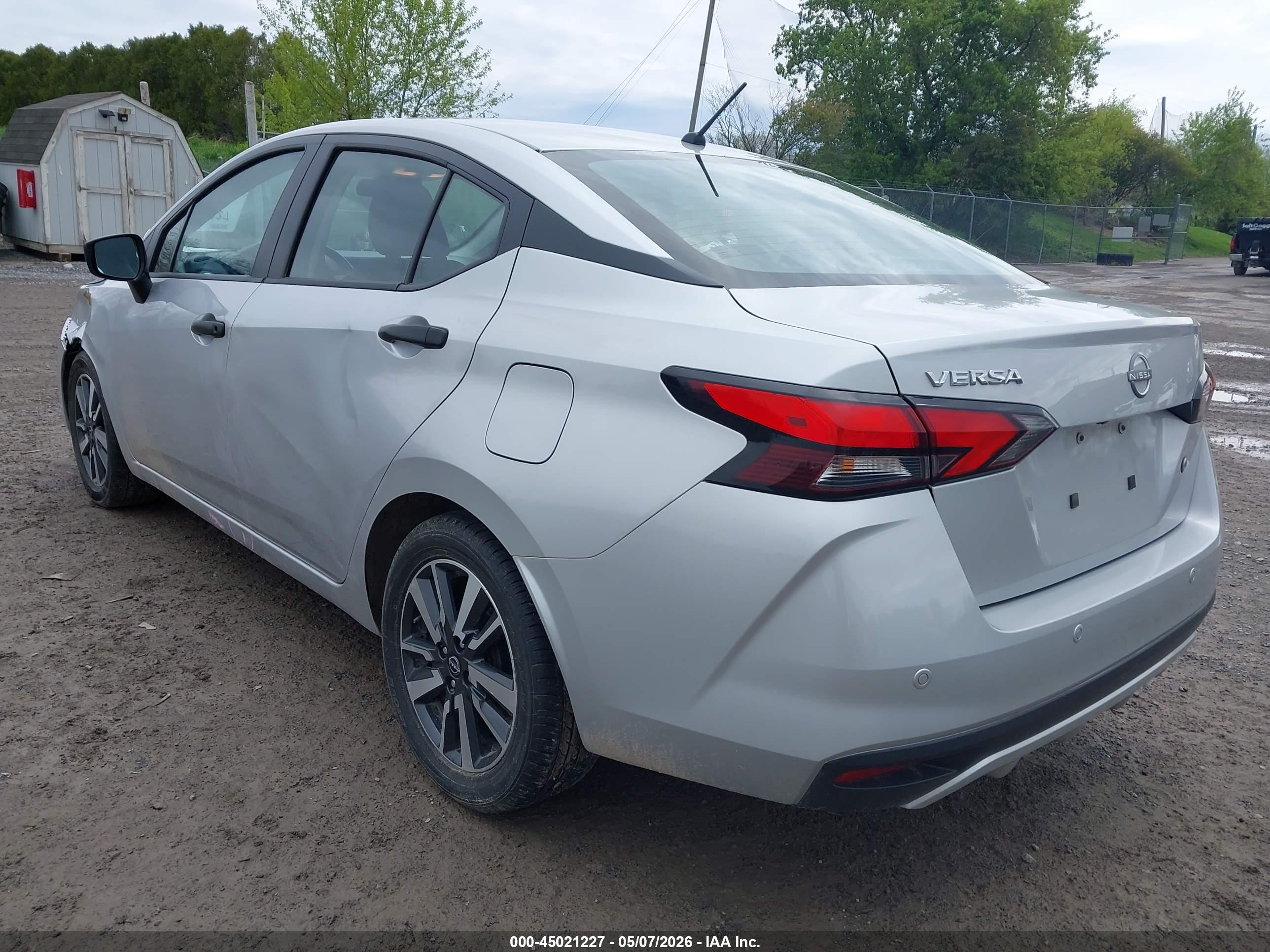 NISSAN VERSA image 3