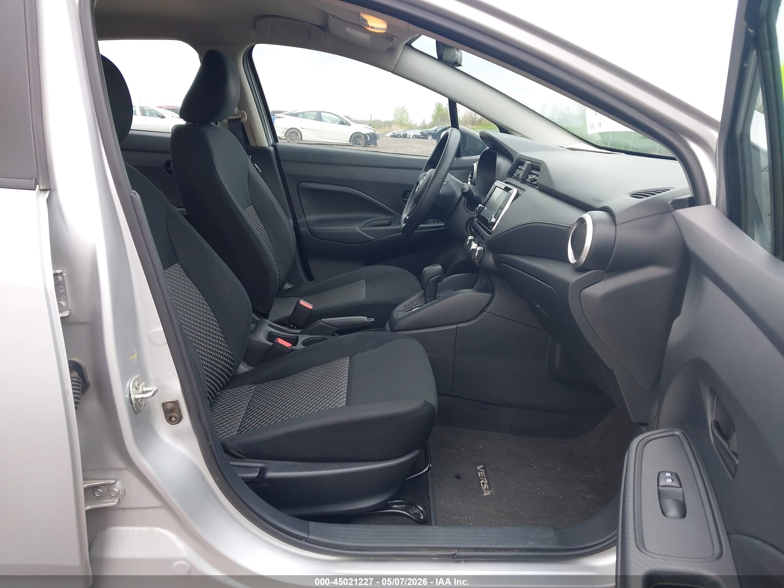 NISSAN VERSA image 5