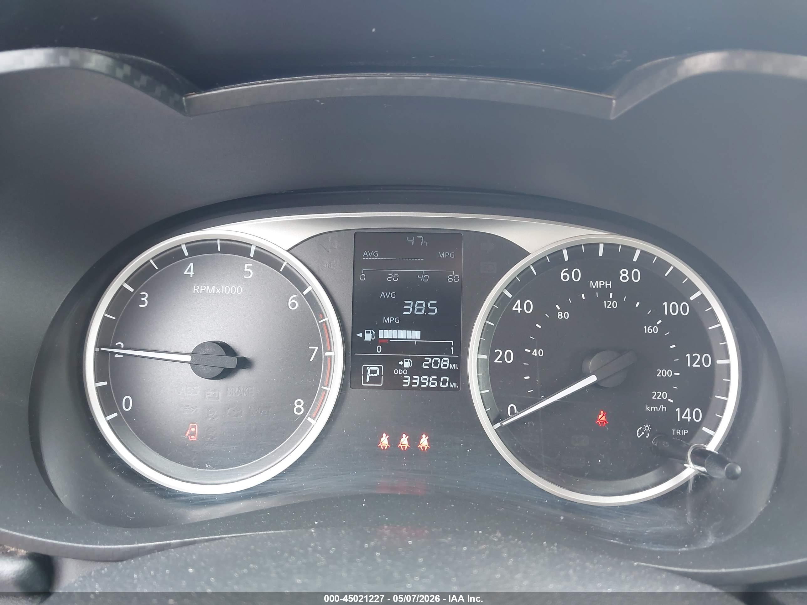 NISSAN VERSA image 7