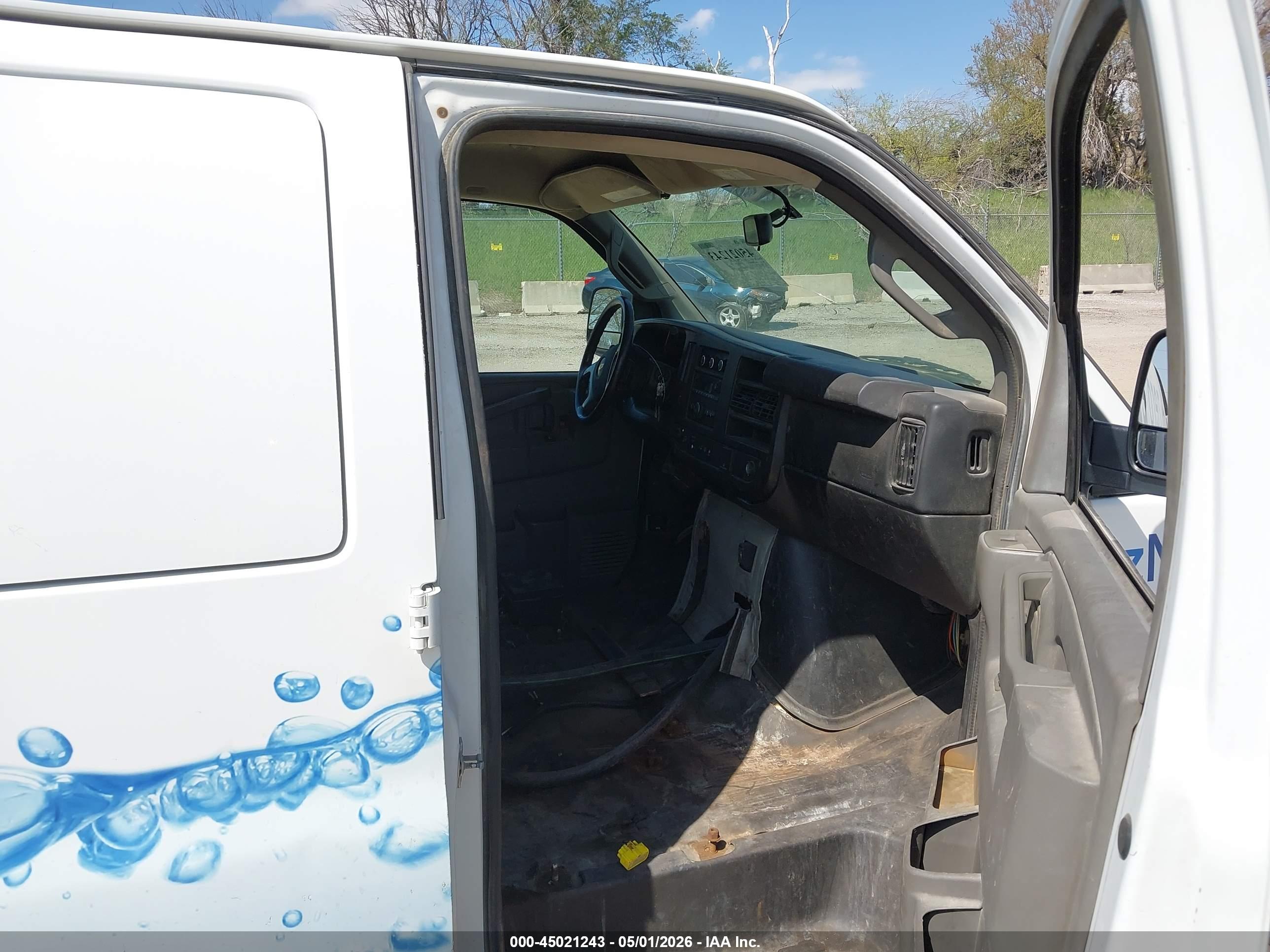 CHEVROLET EXPRESS image 5