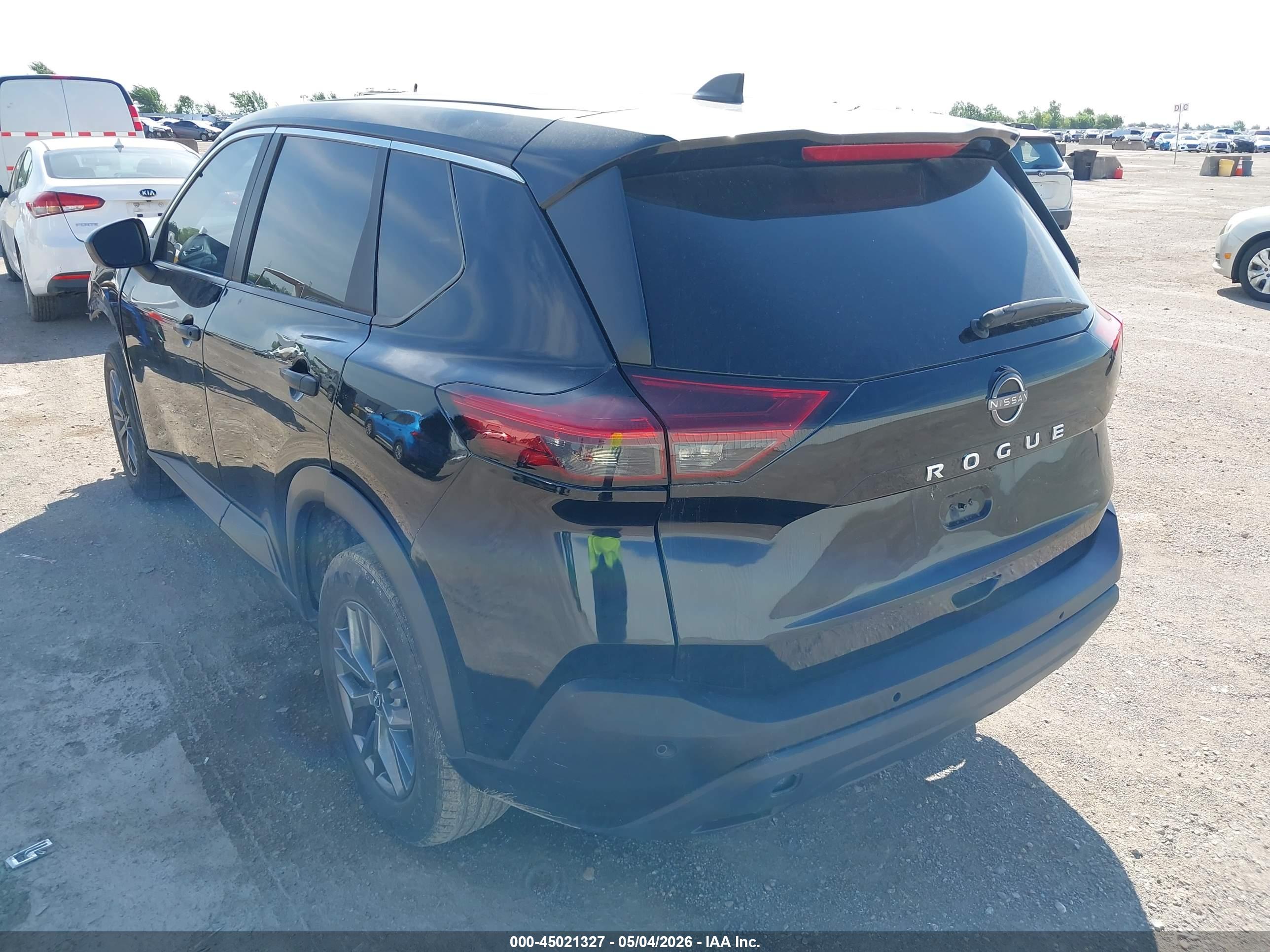NISSAN ROGUE image 3