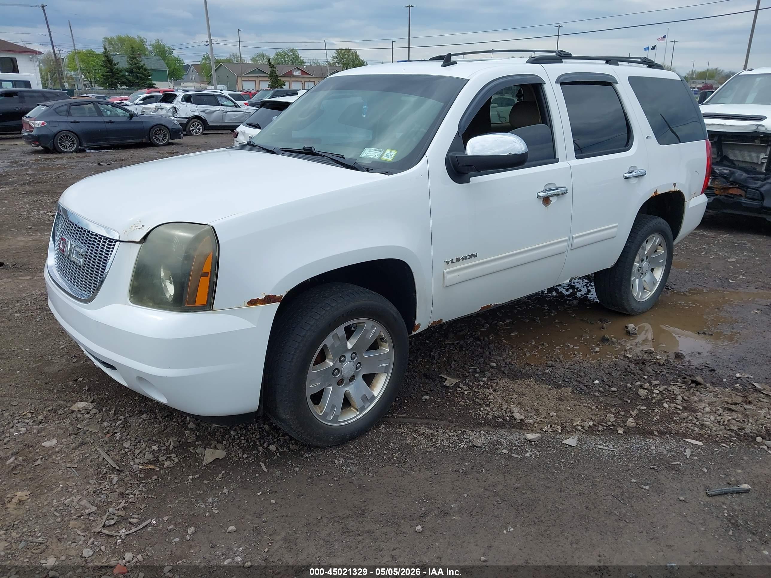 GMC YUKON image 2