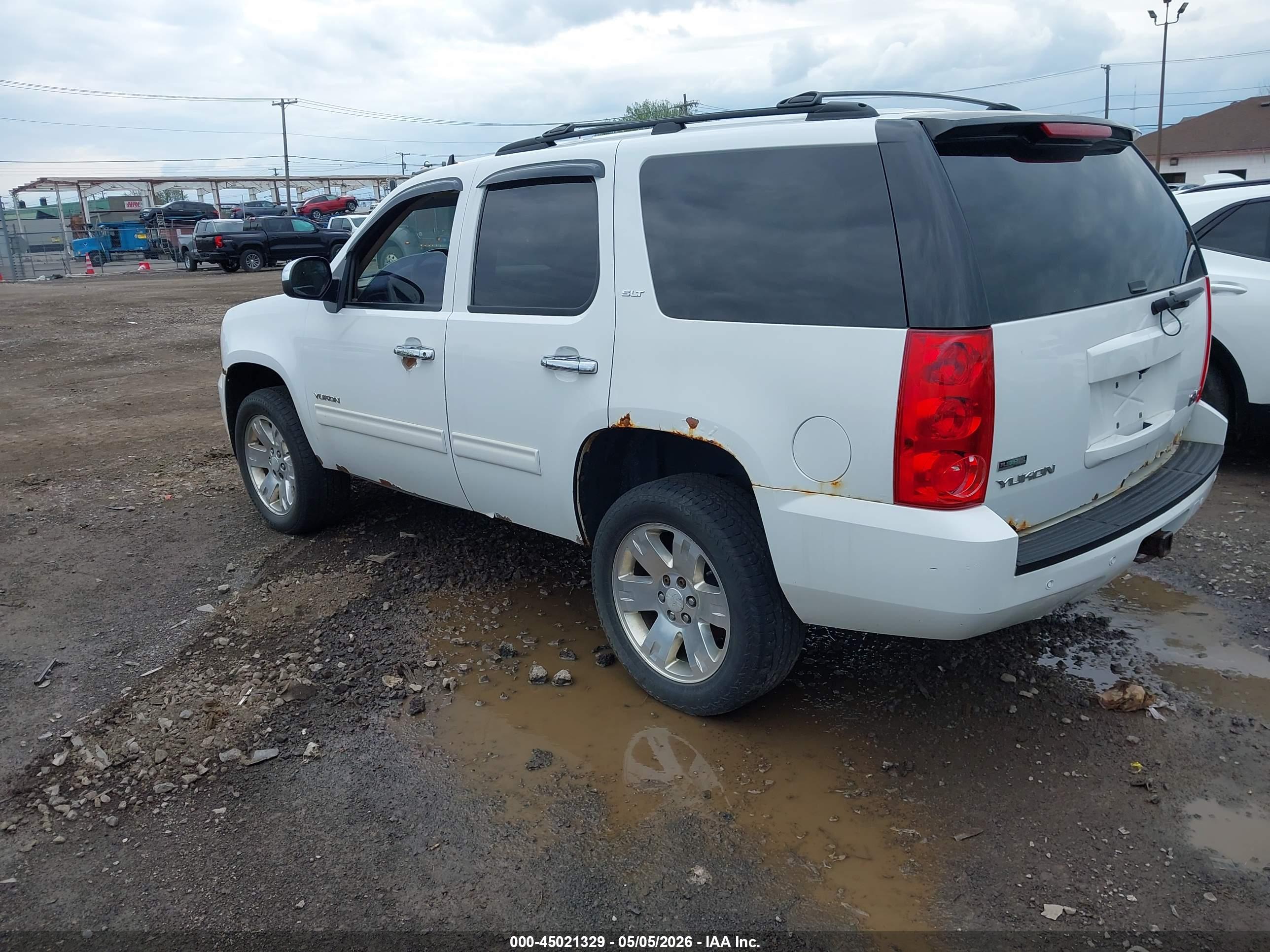 GMC YUKON image 3