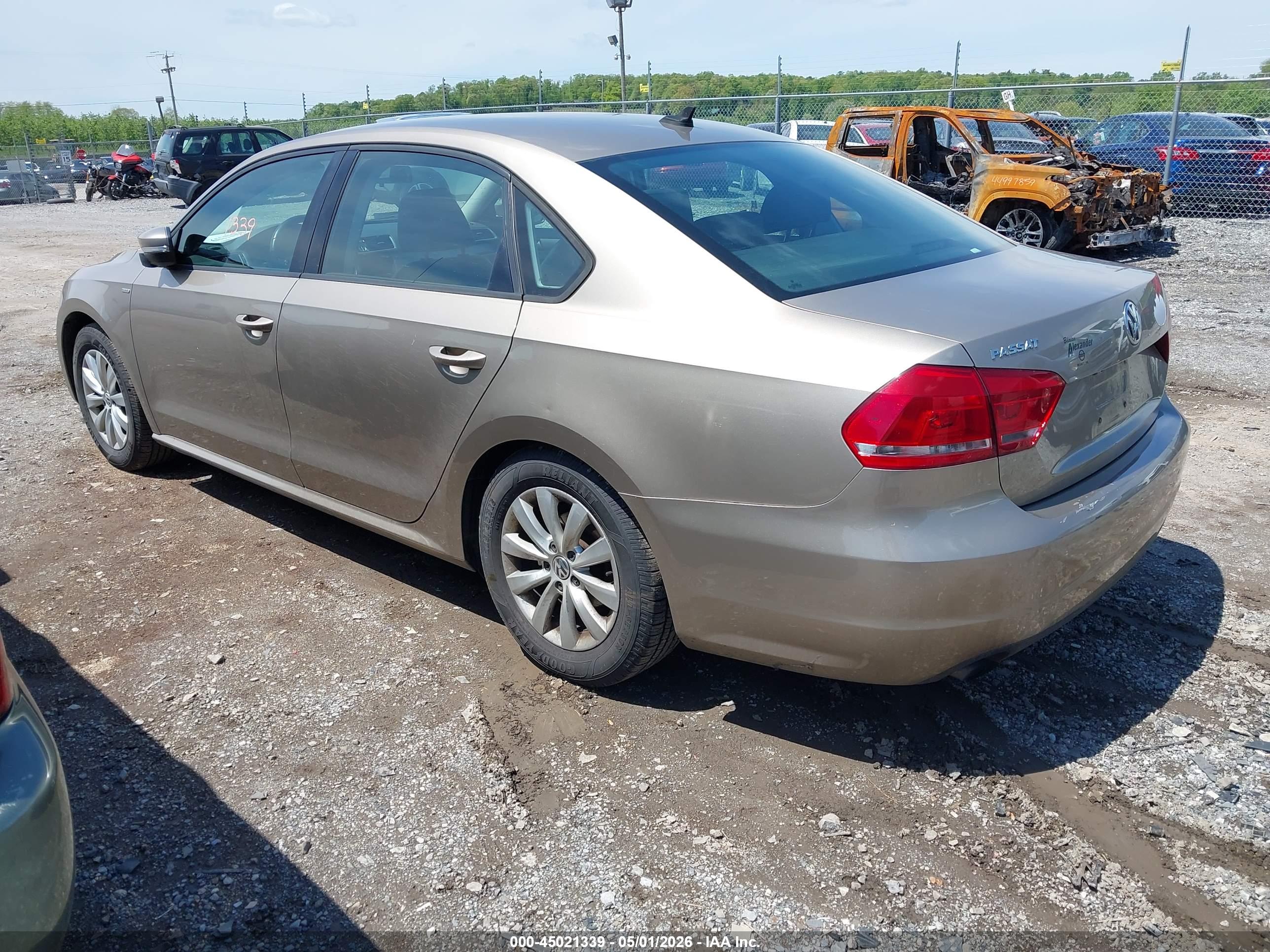 VOLKSWAGEN PASSAT image 3