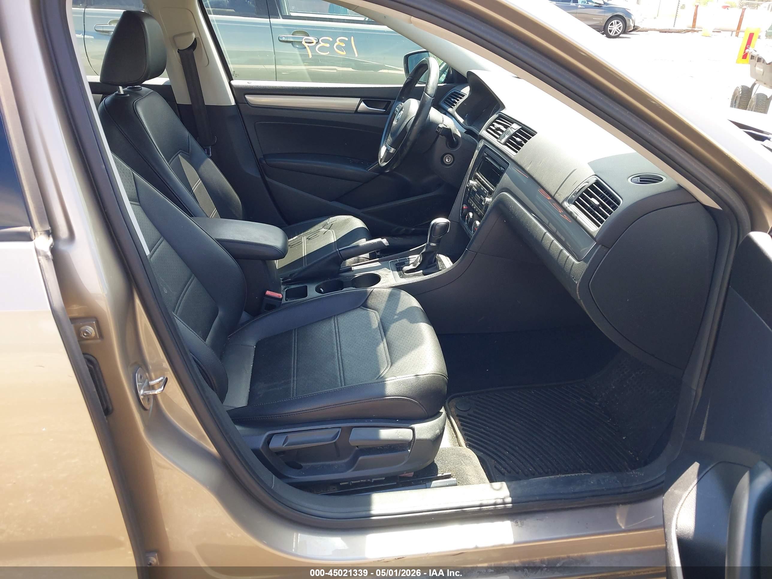 VOLKSWAGEN PASSAT image 5