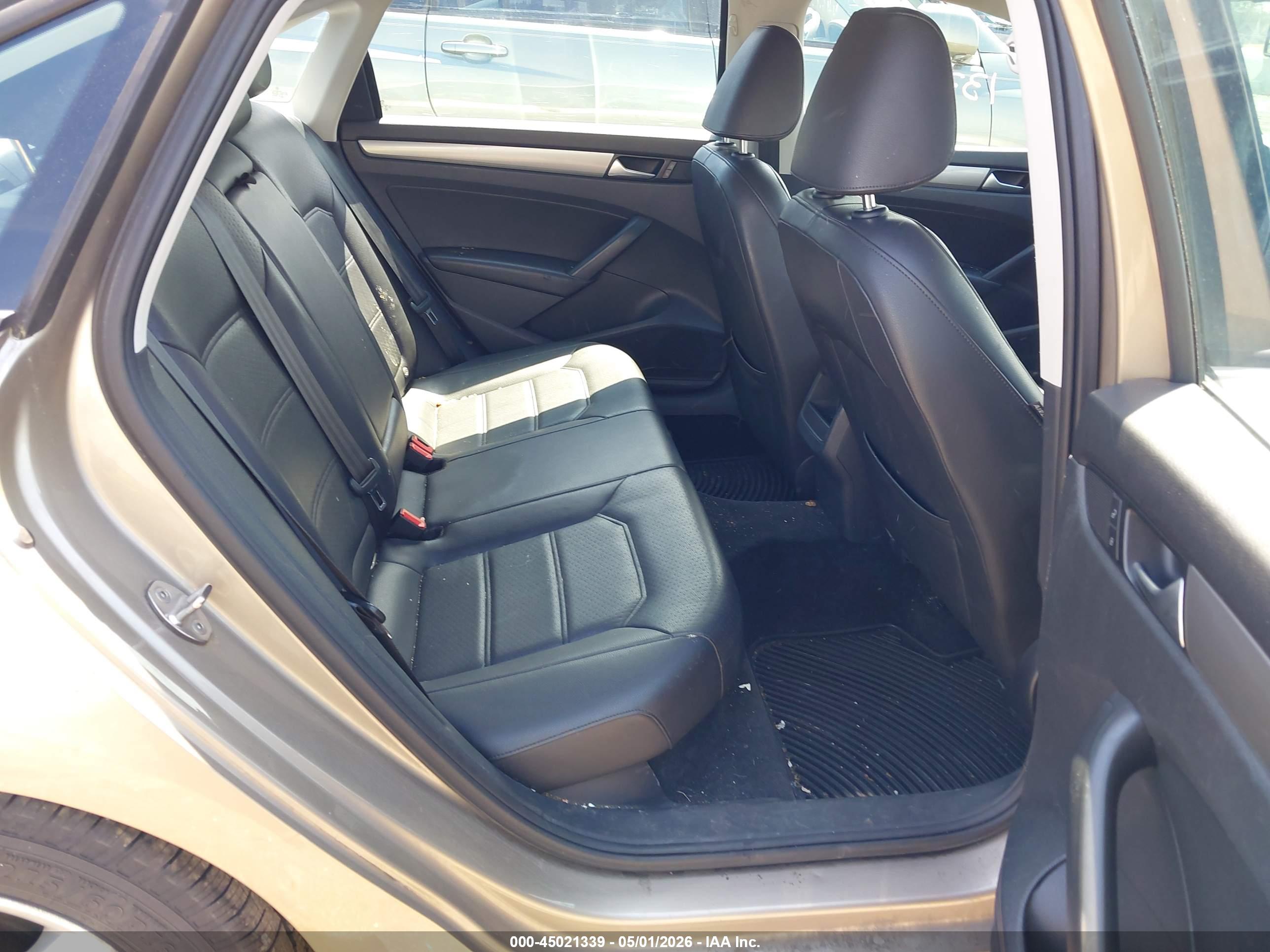 VOLKSWAGEN PASSAT image 8