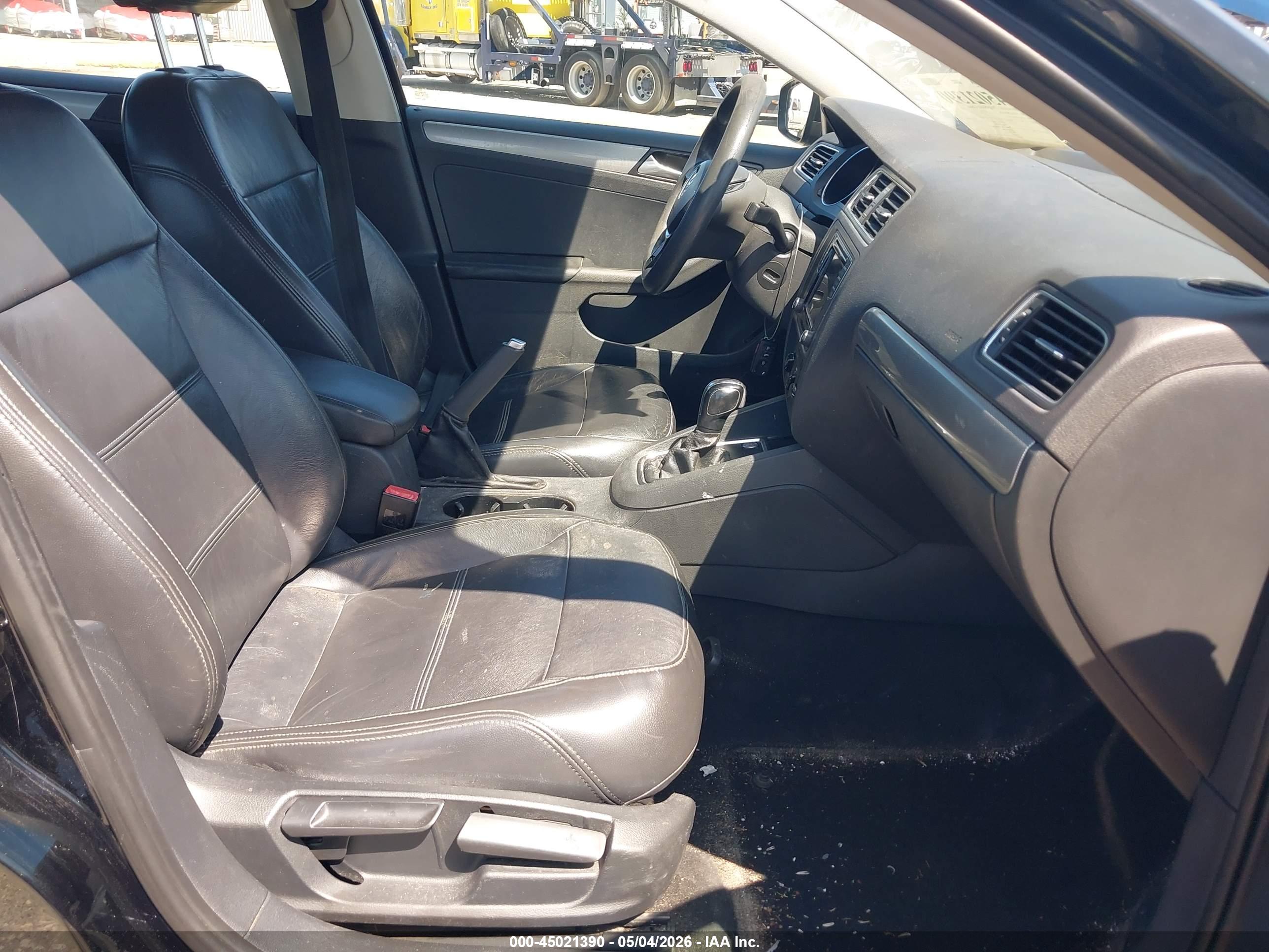 VOLKSWAGEN JETTA image 5