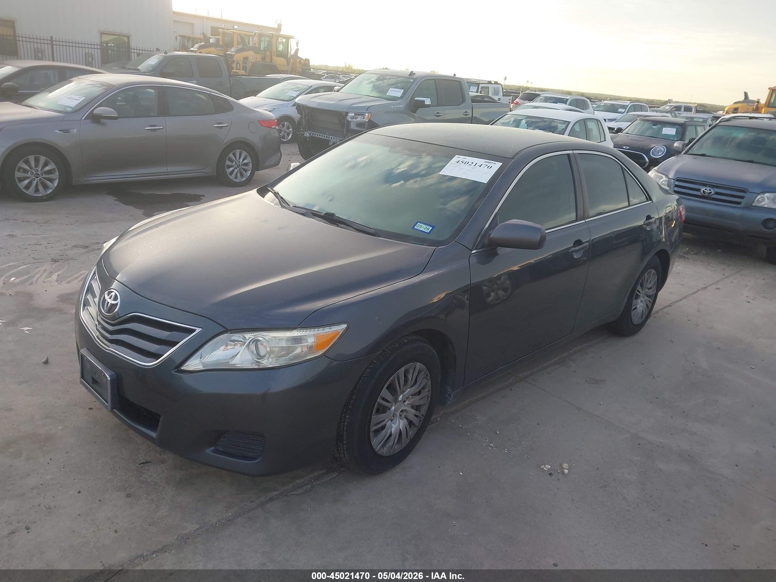 TOYOTA CAMRY image 2
