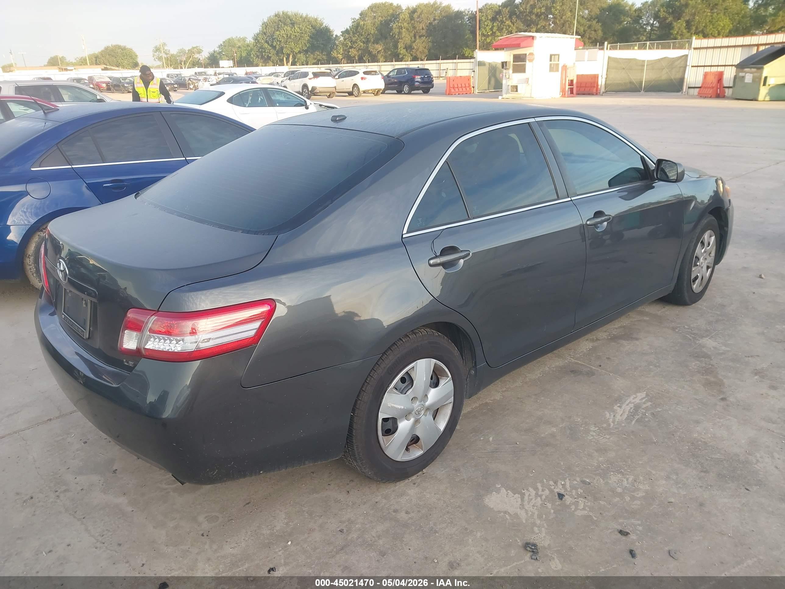TOYOTA CAMRY image 4