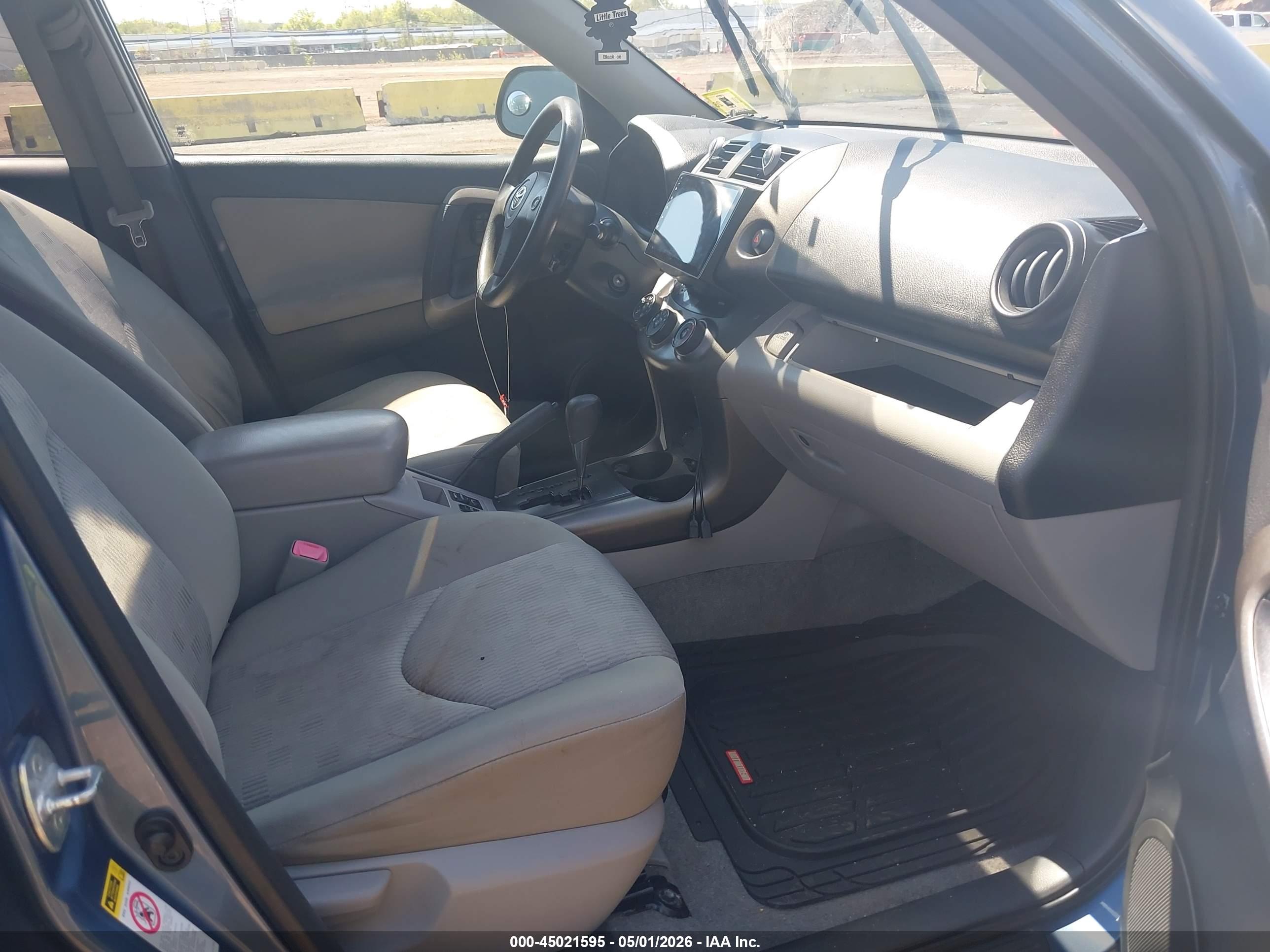 TOYOTA RAV4 image 5