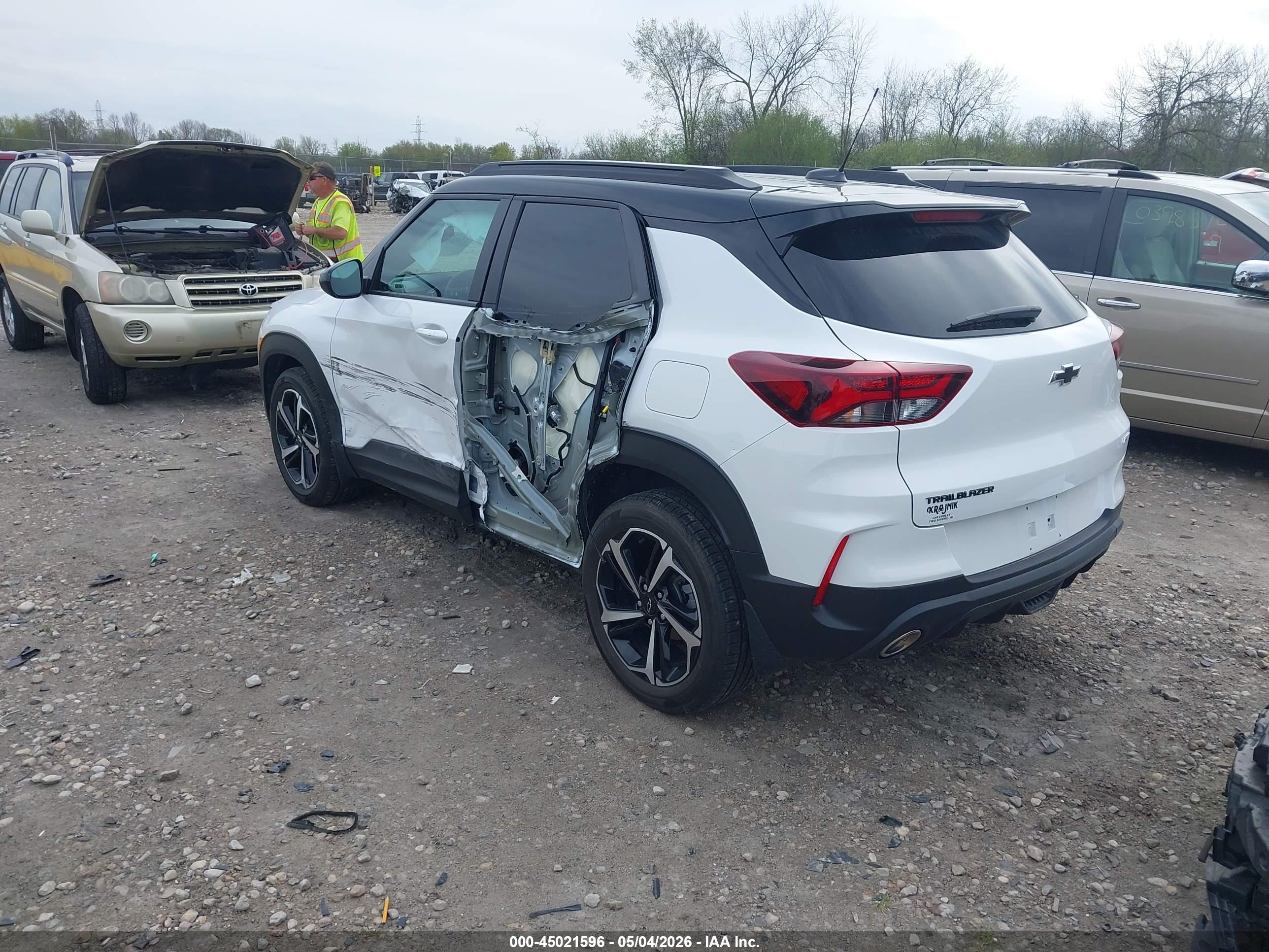 CHEVROLET TRAILBLAZER image 3