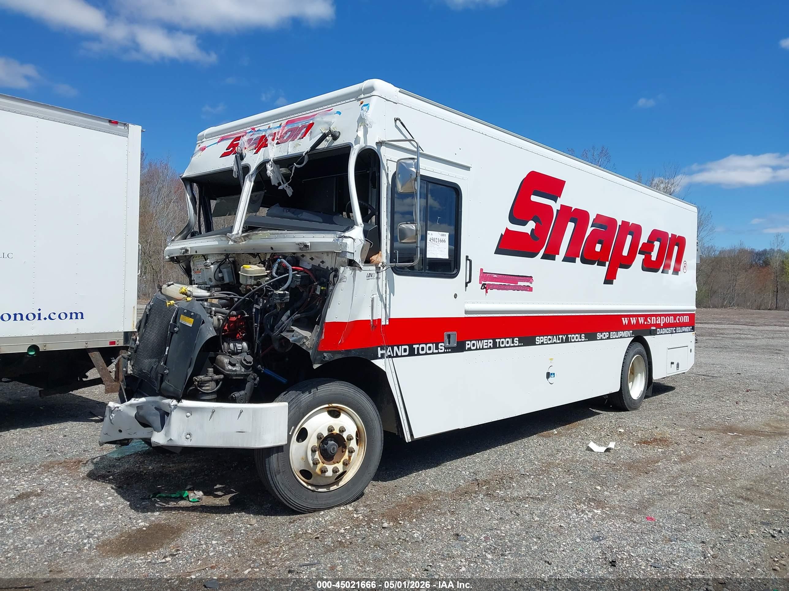 FREIGHTLINER MT55 image 2