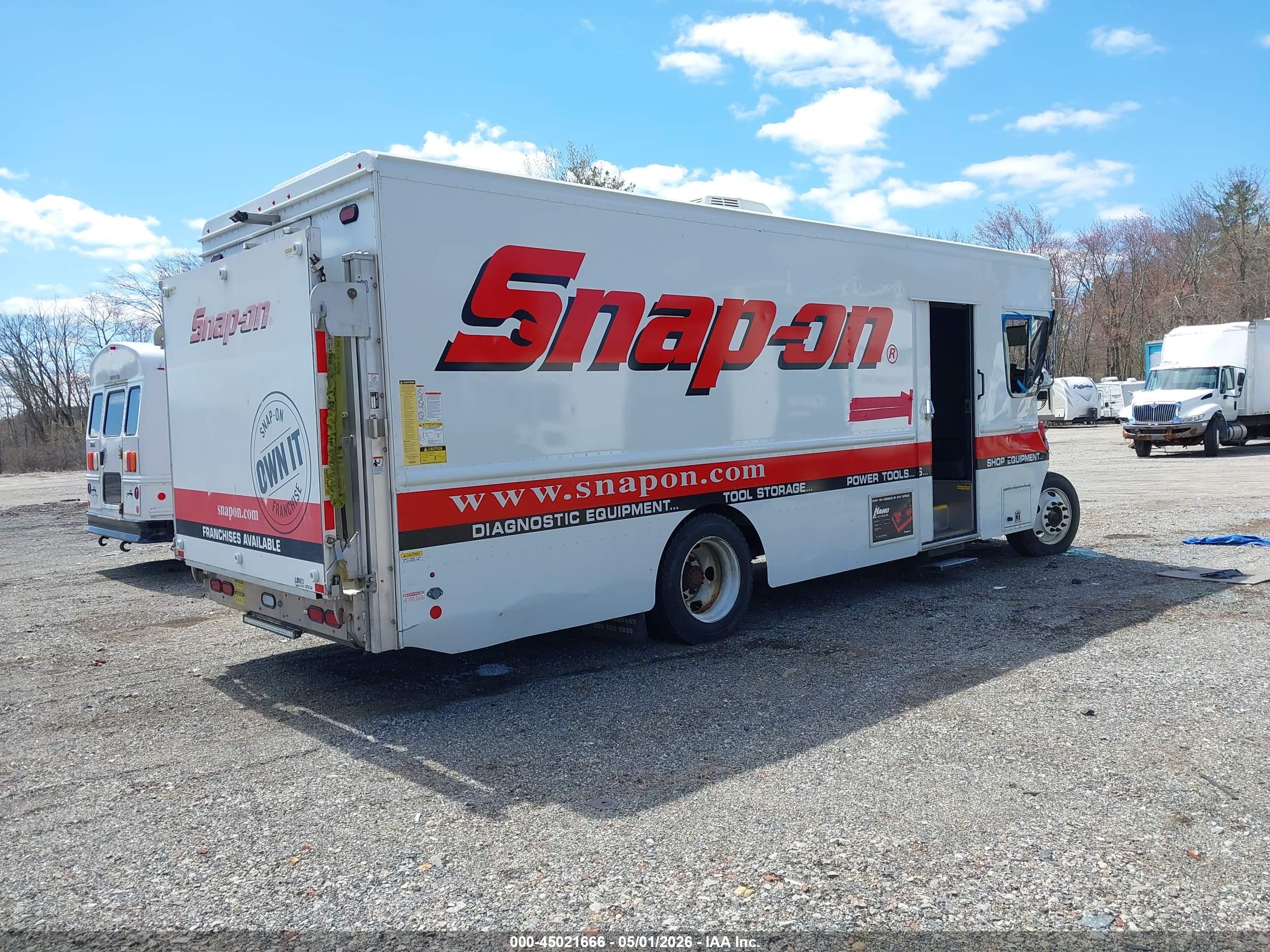 FREIGHTLINER MT55 image 4
