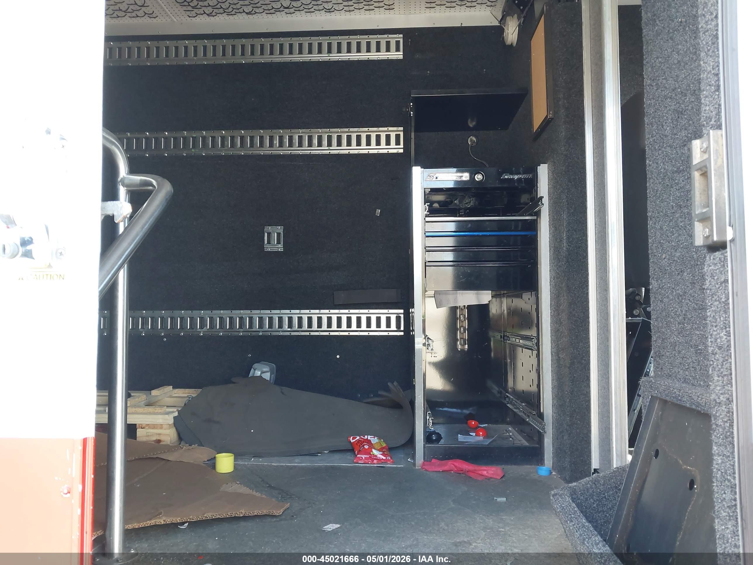 FREIGHTLINER MT55 image 8