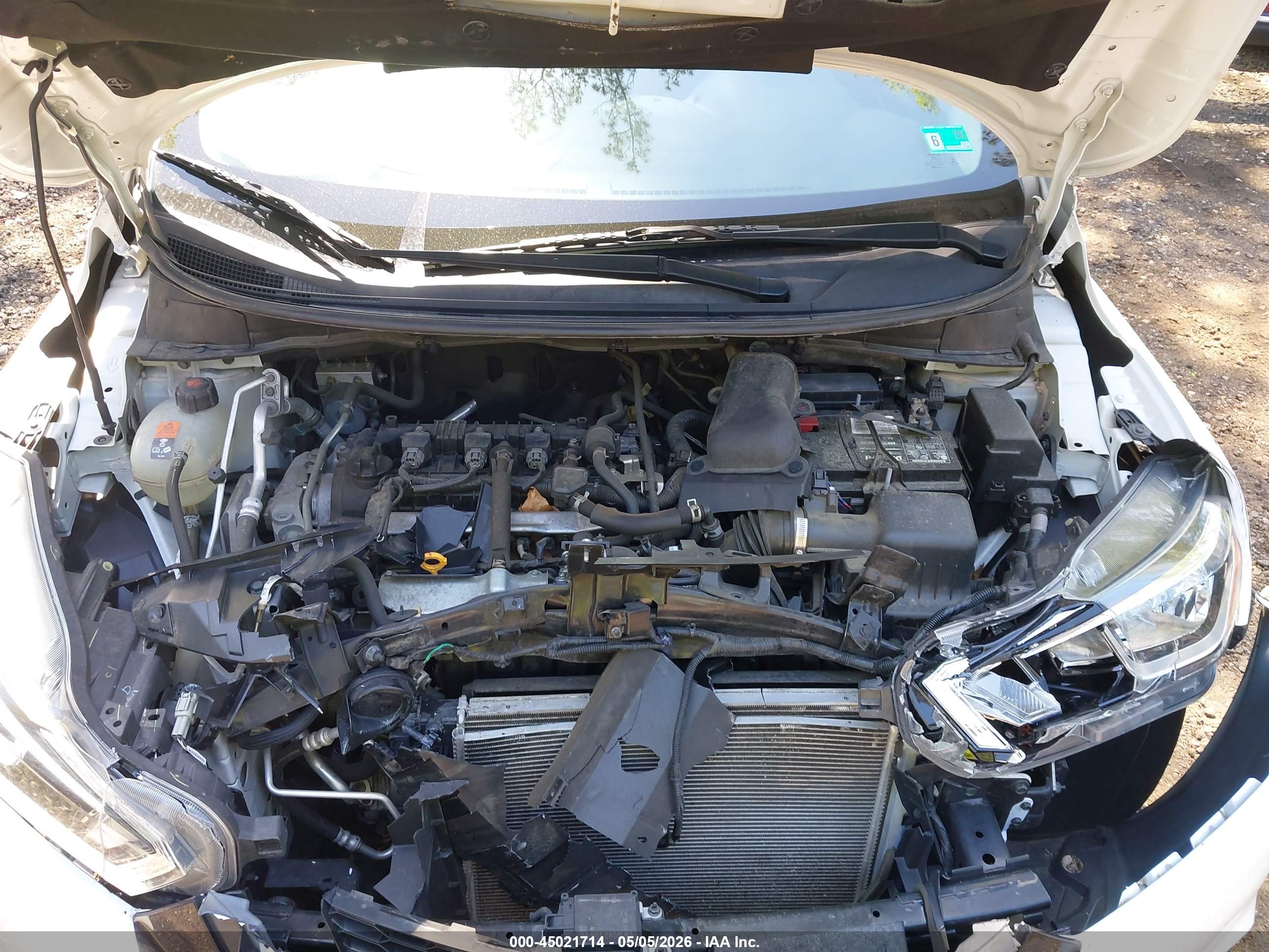 NISSAN VERSA image 10