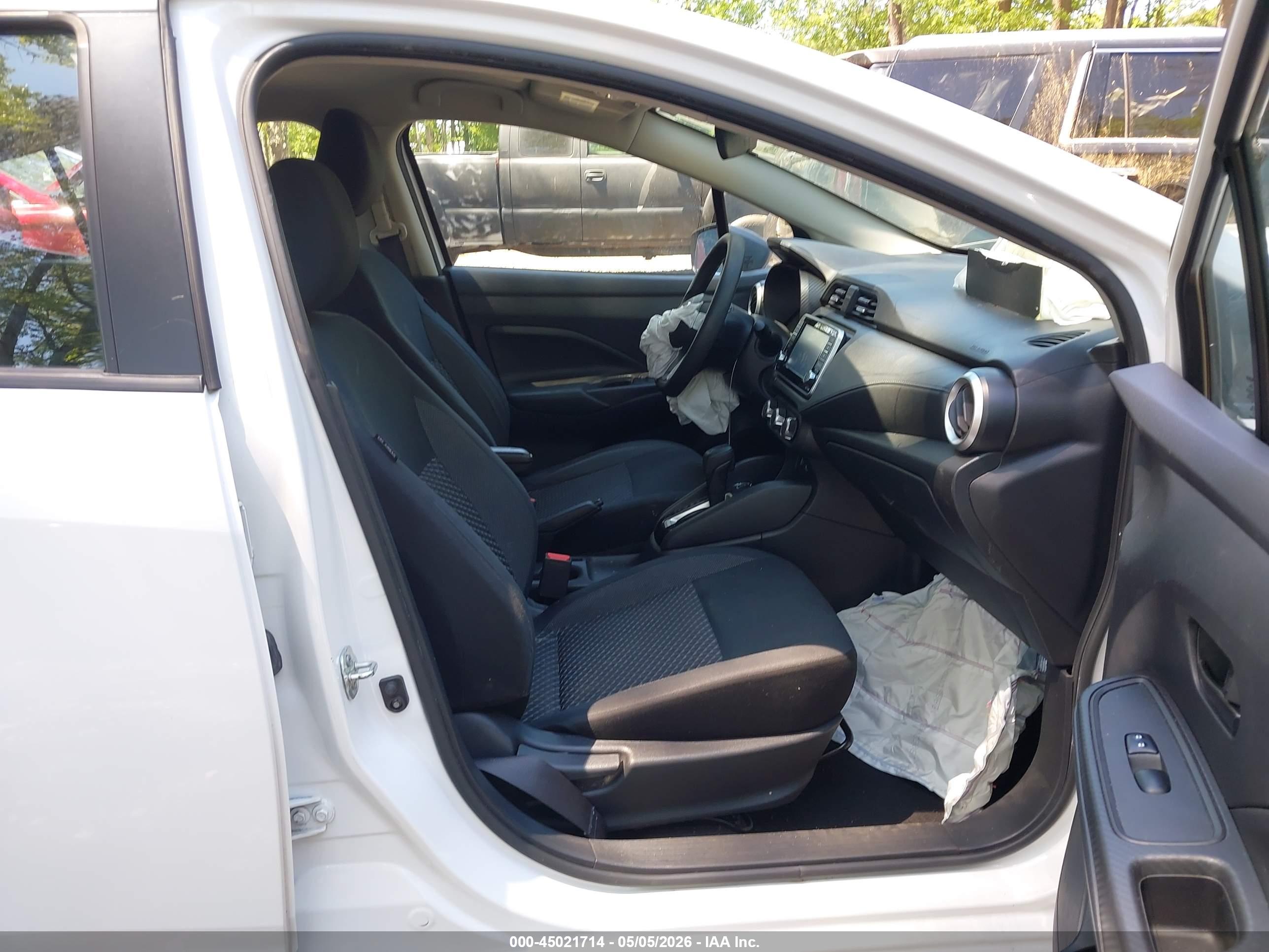 NISSAN VERSA image 5