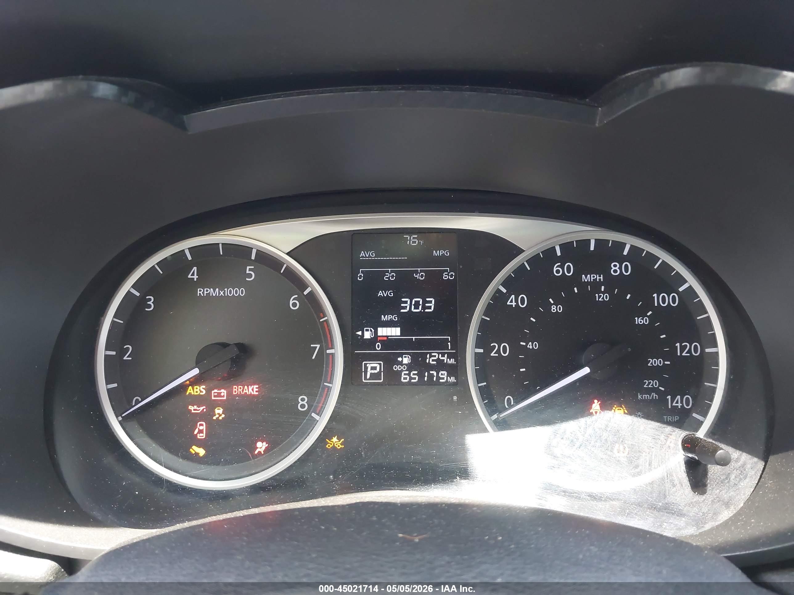 NISSAN VERSA image 7