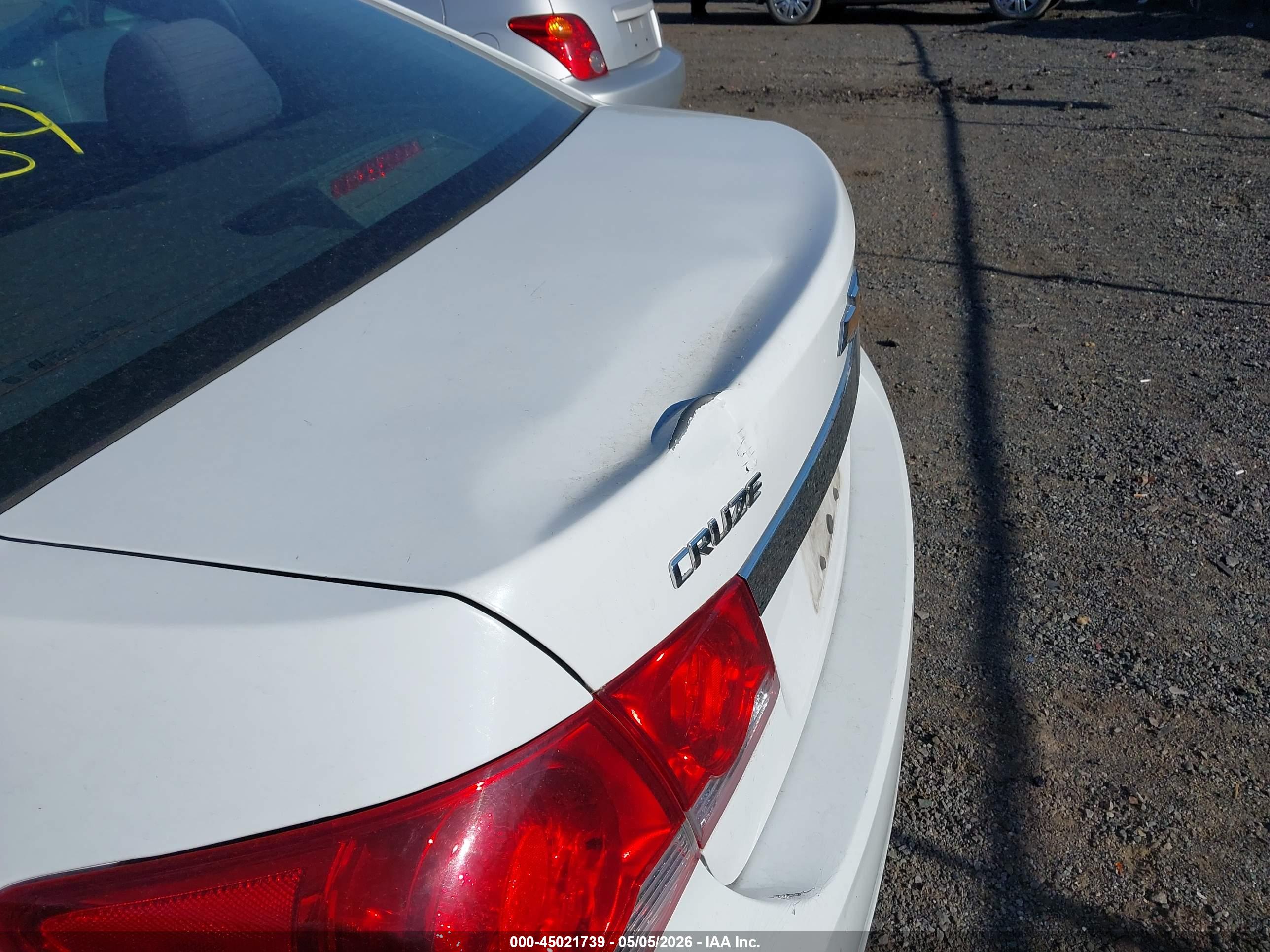 CHEVROLET CRUZE image 6