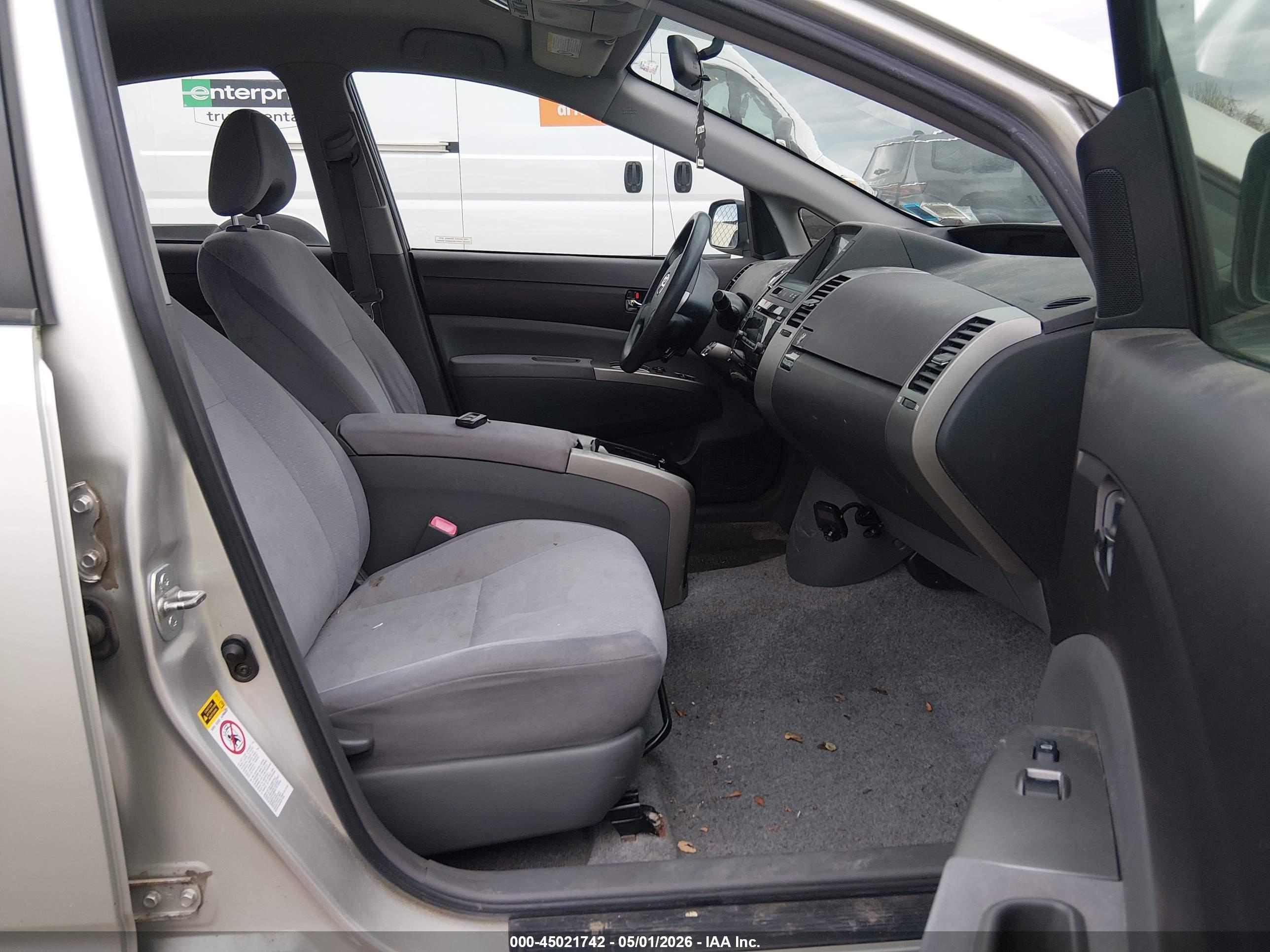 TOYOTA PRIUS image 5