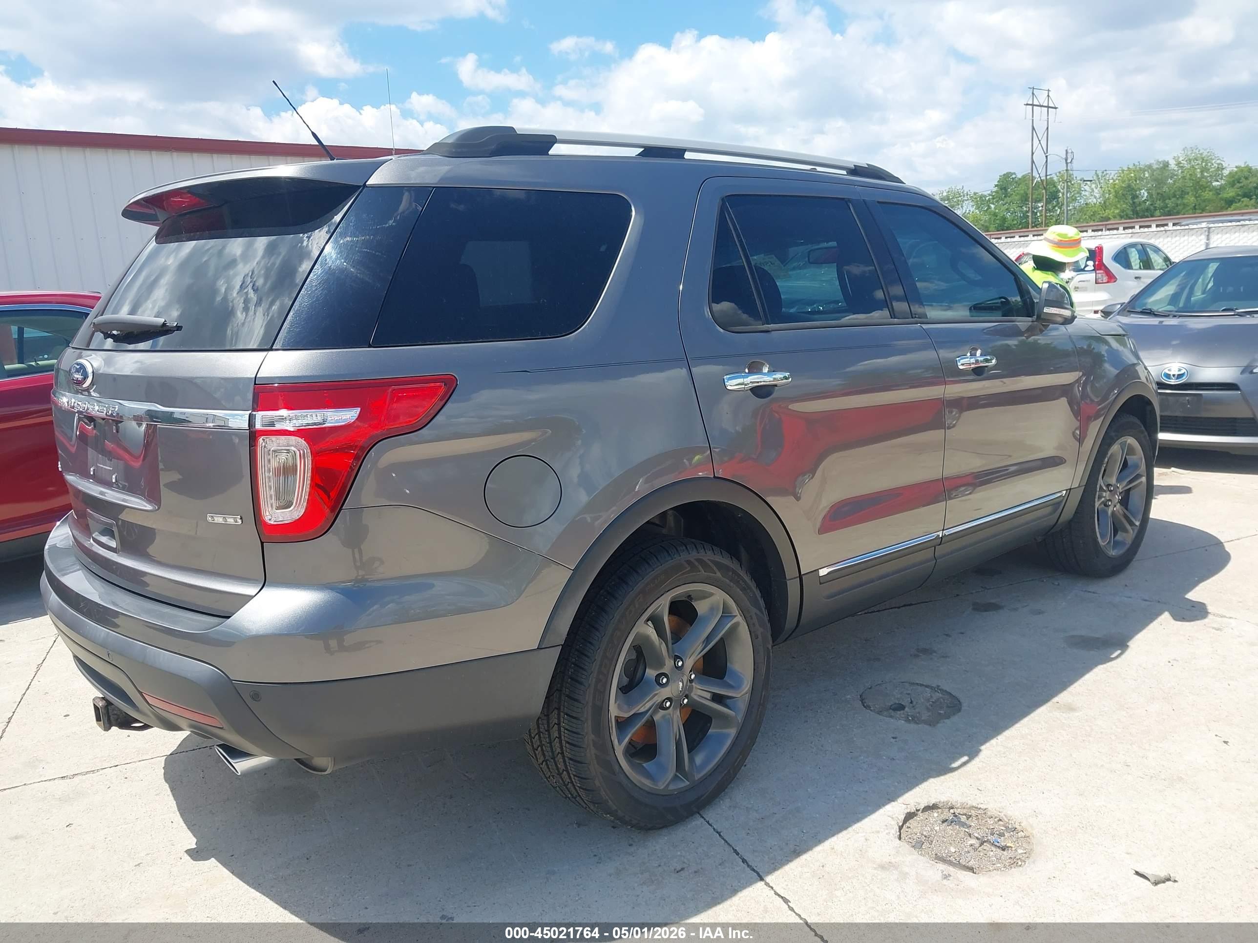 FORD EXPLORER image 4