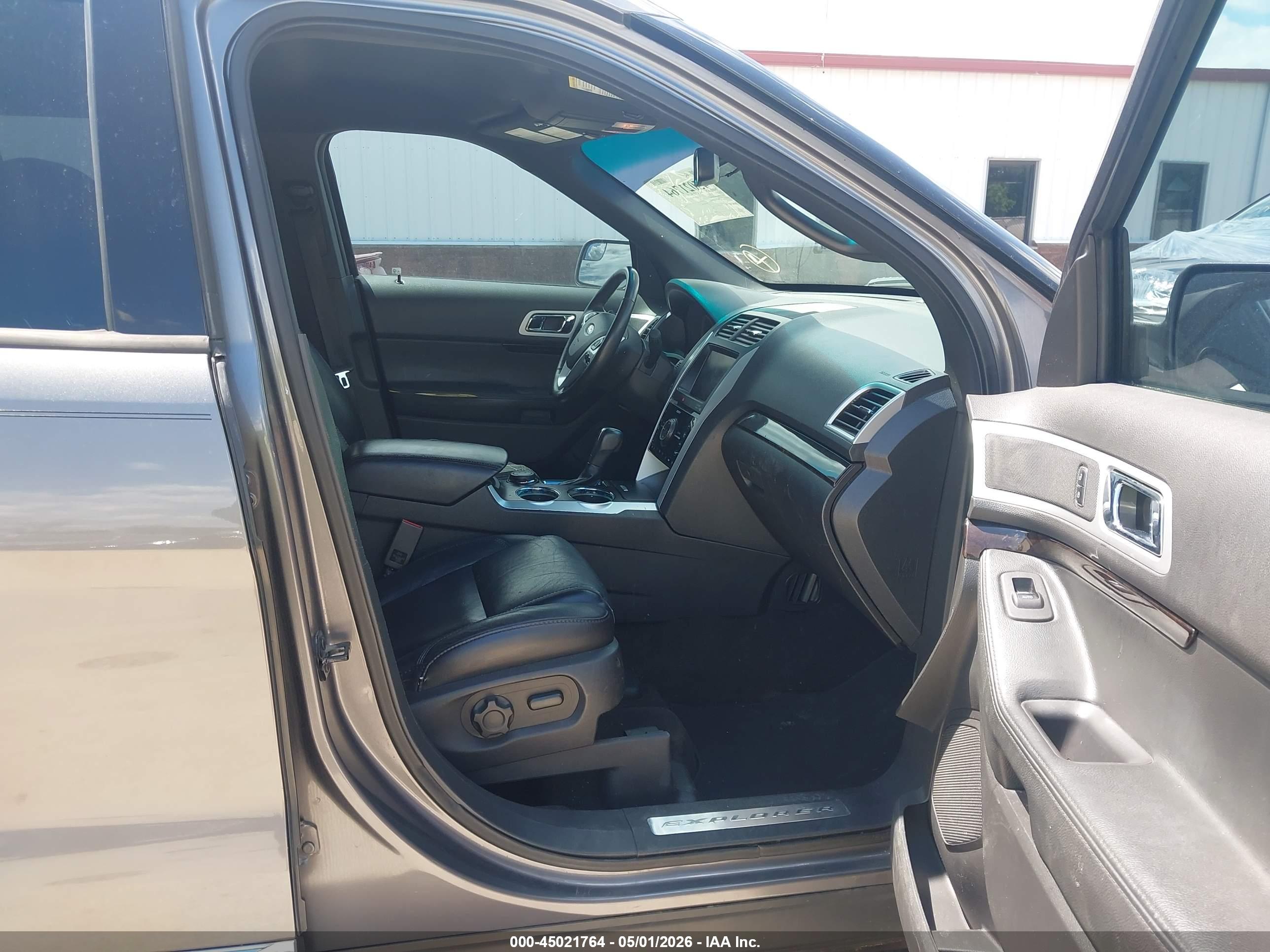 FORD EXPLORER image 5