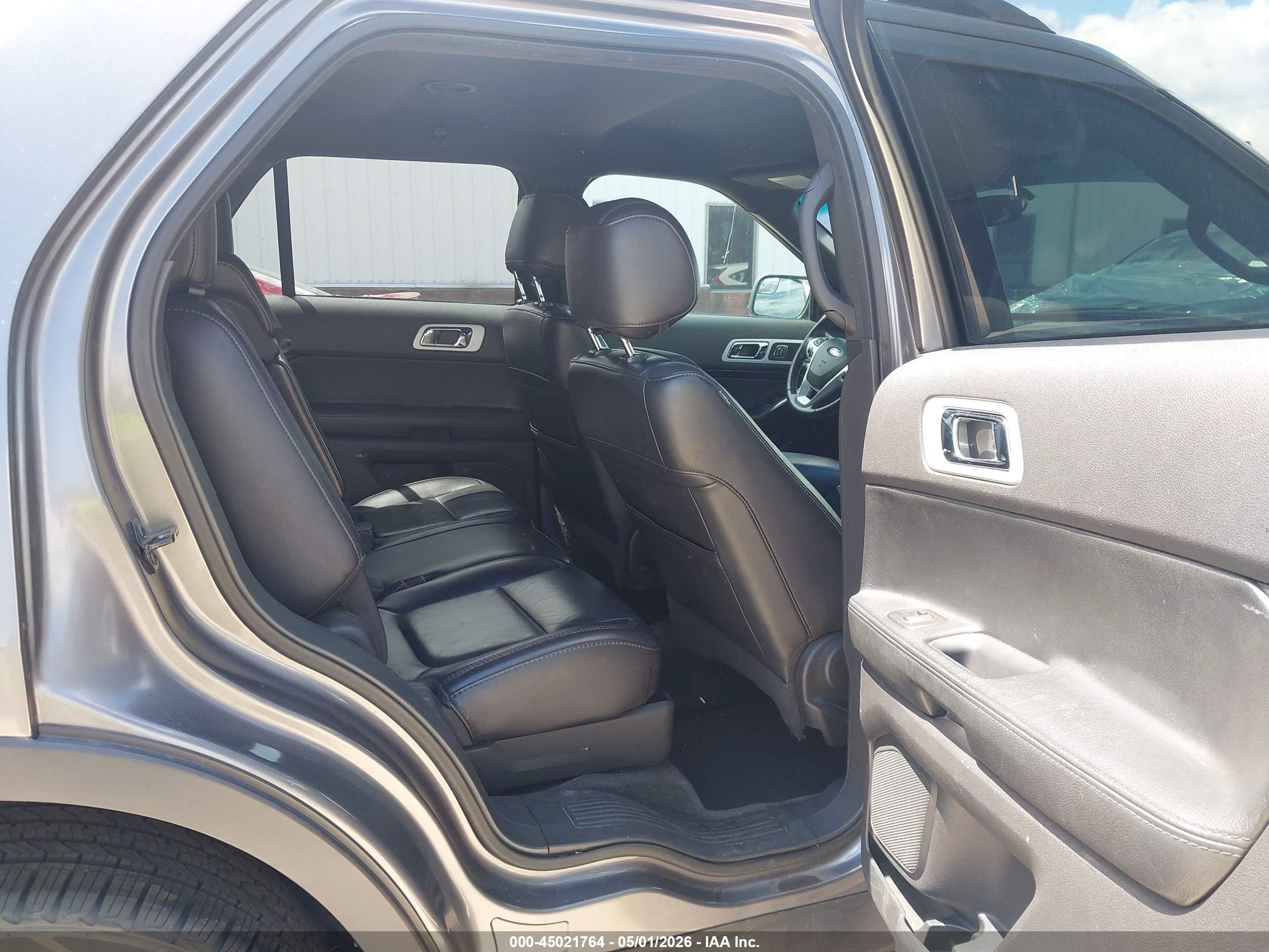 FORD EXPLORER image 8
