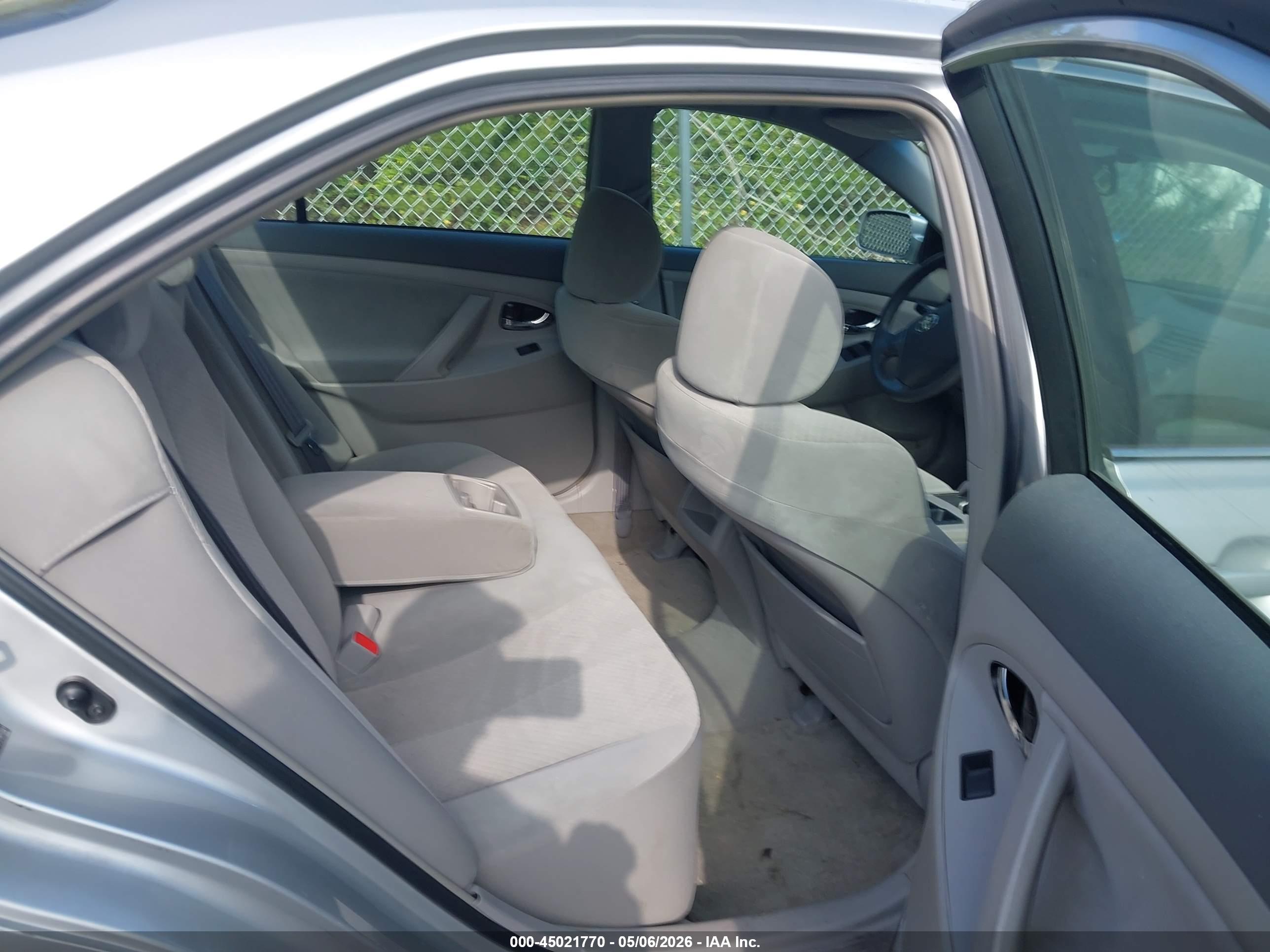TOYOTA CAMRY image 8