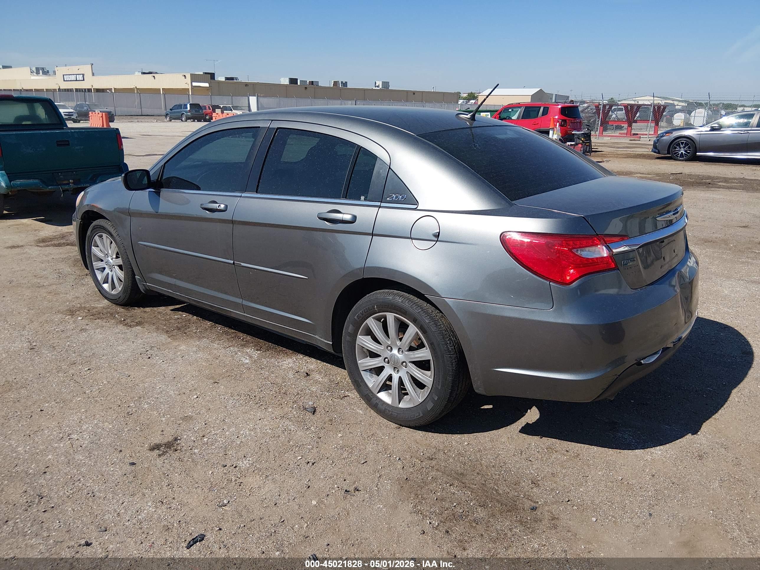 CHRYSLER 200 image 3