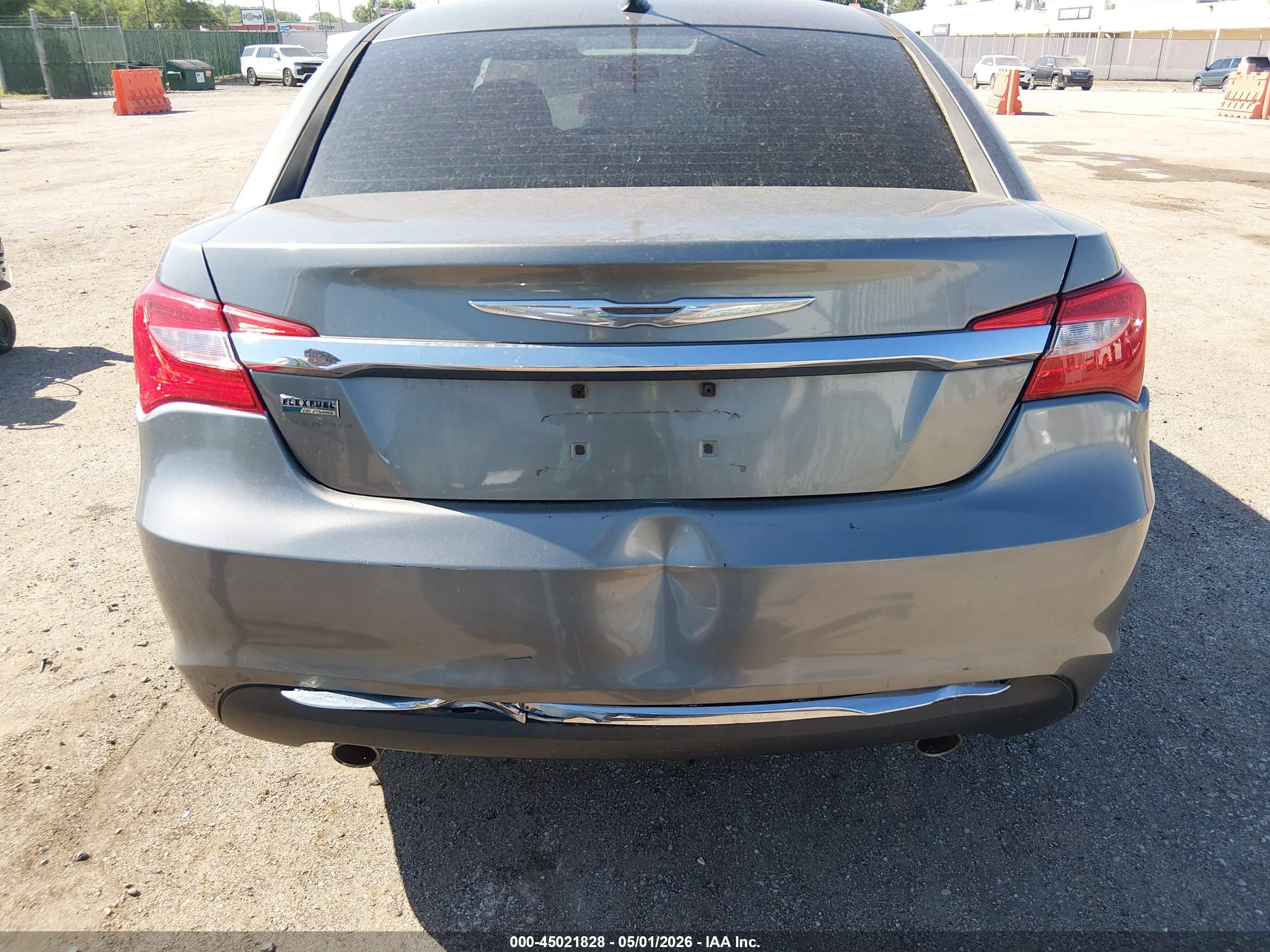 CHRYSLER 200 image 6