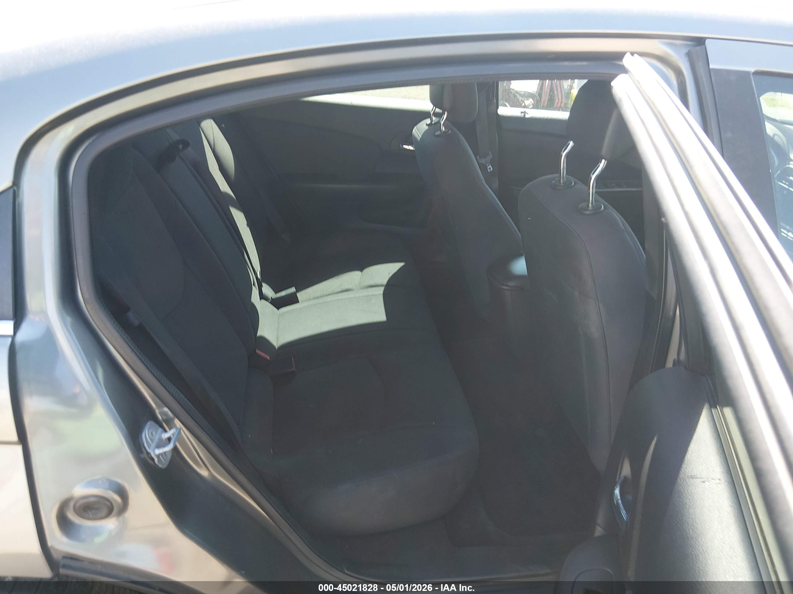 CHRYSLER 200 image 8