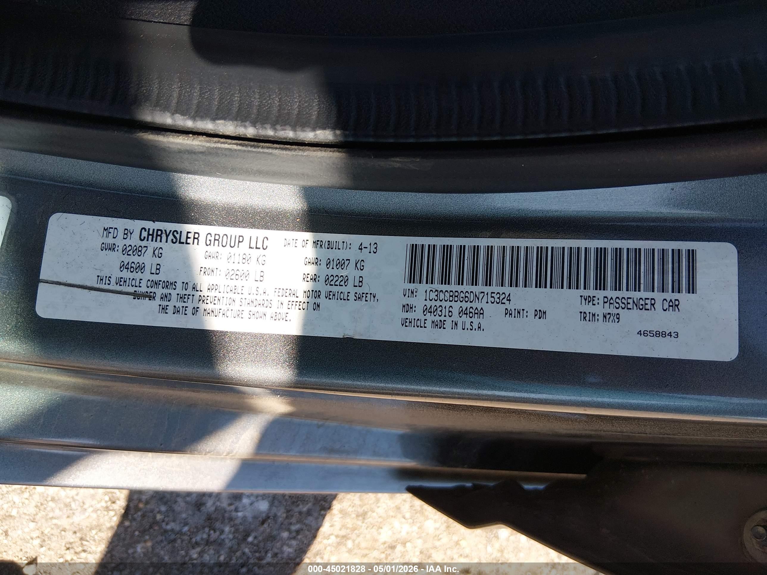 CHRYSLER 200 image 9