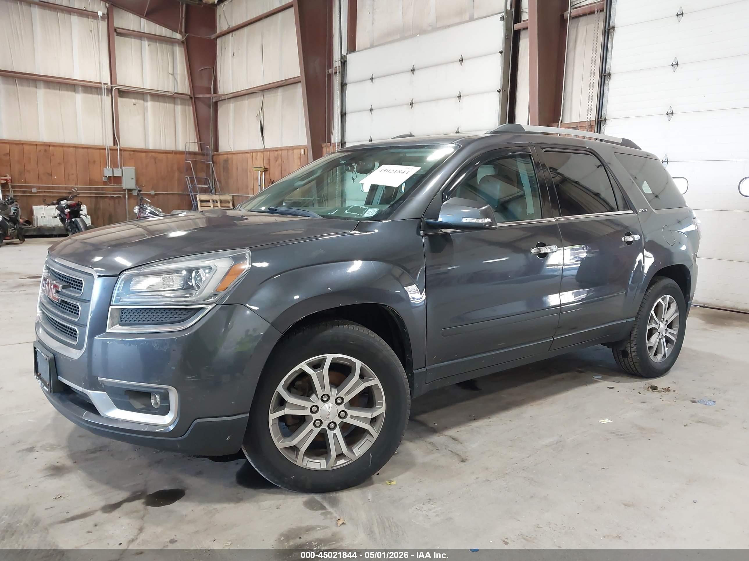GMC ACADIA image 2