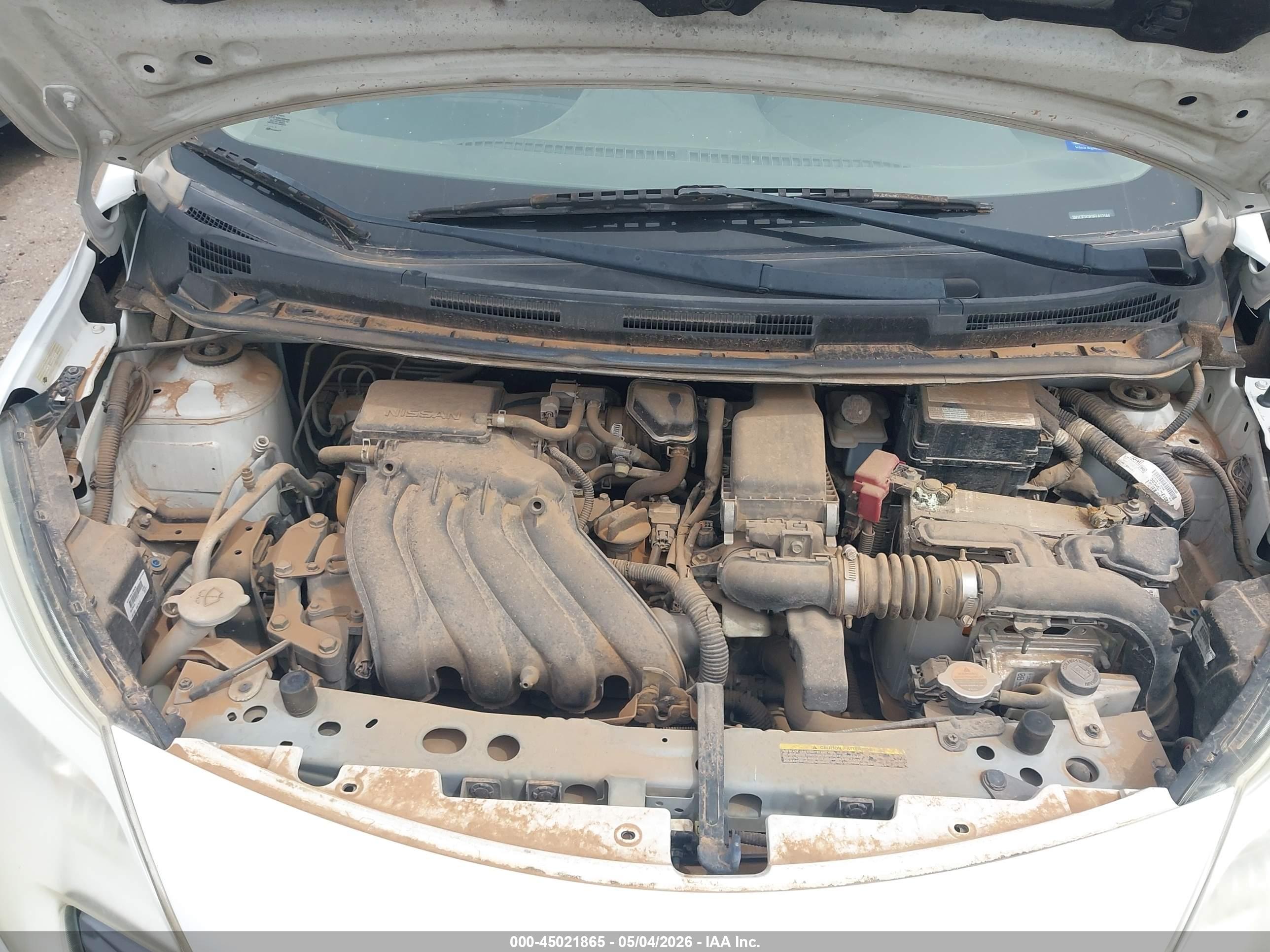 NISSAN VERSA image 10
