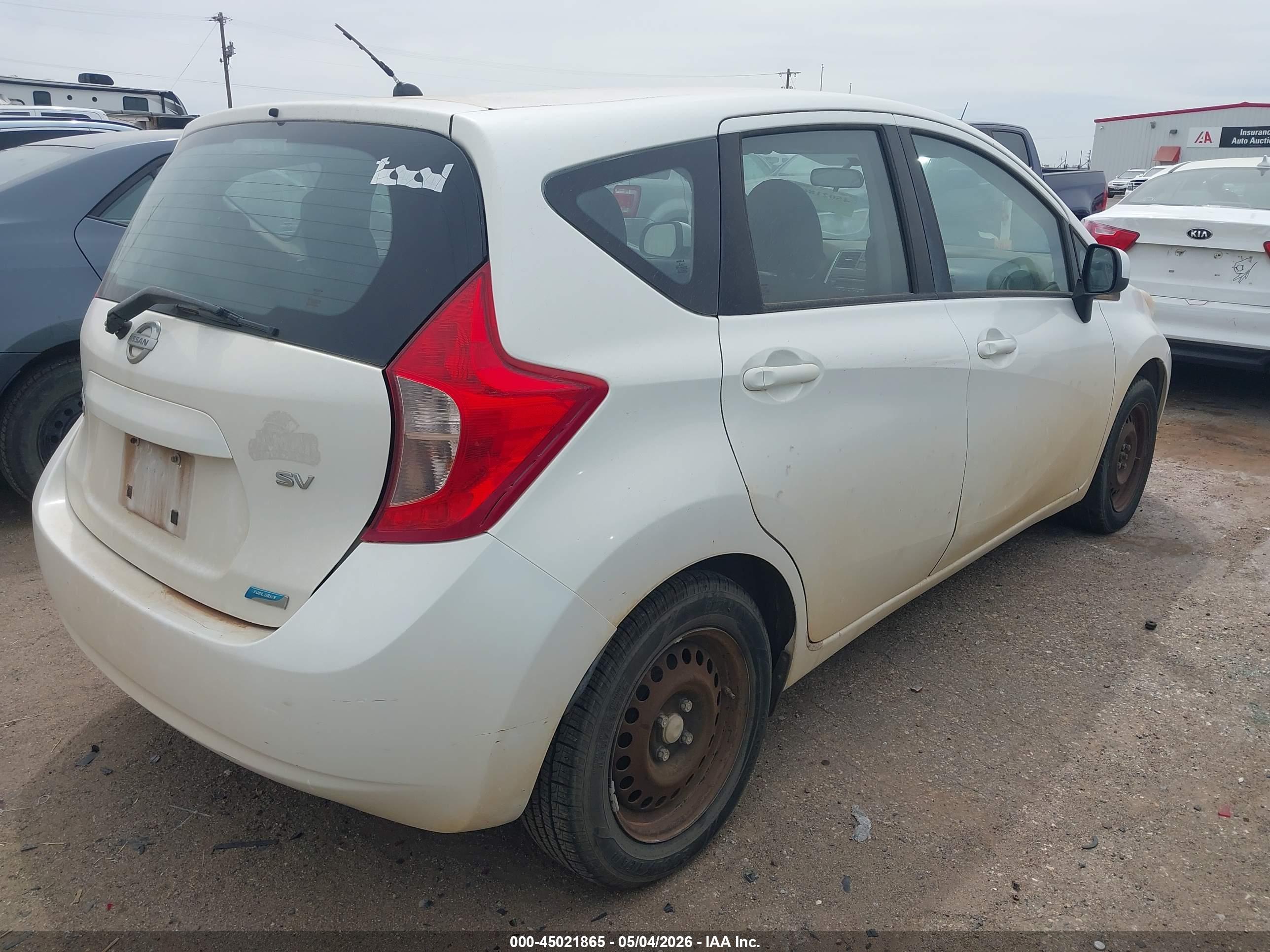 NISSAN VERSA image 4