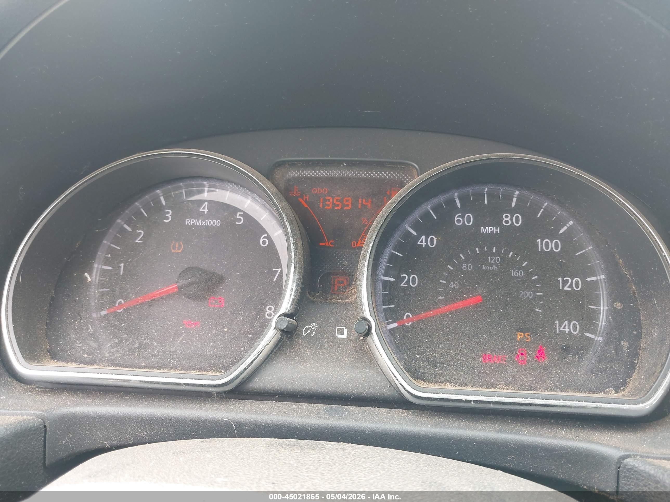 NISSAN VERSA image 7