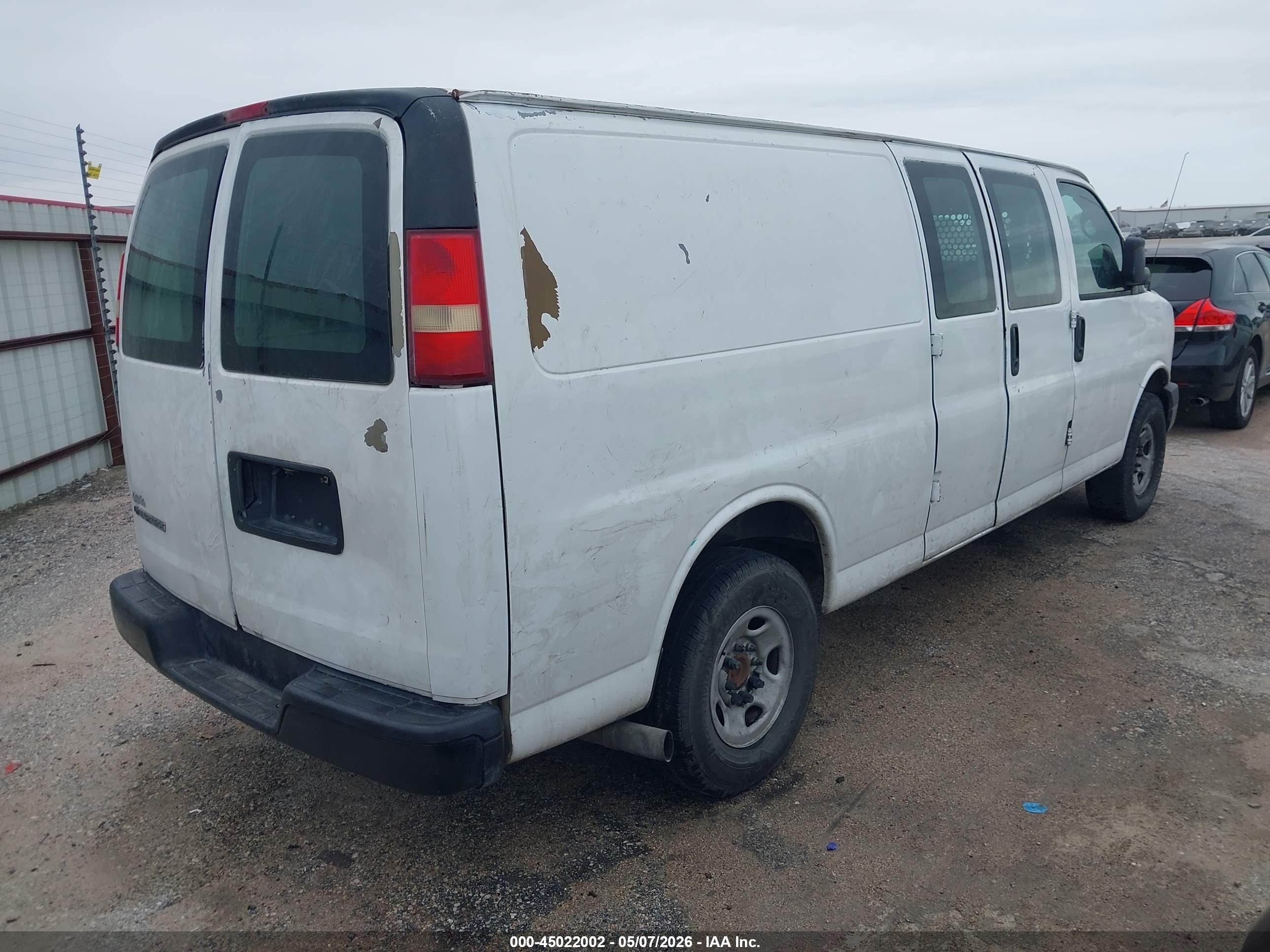CHEVROLET EXPRESS image 4