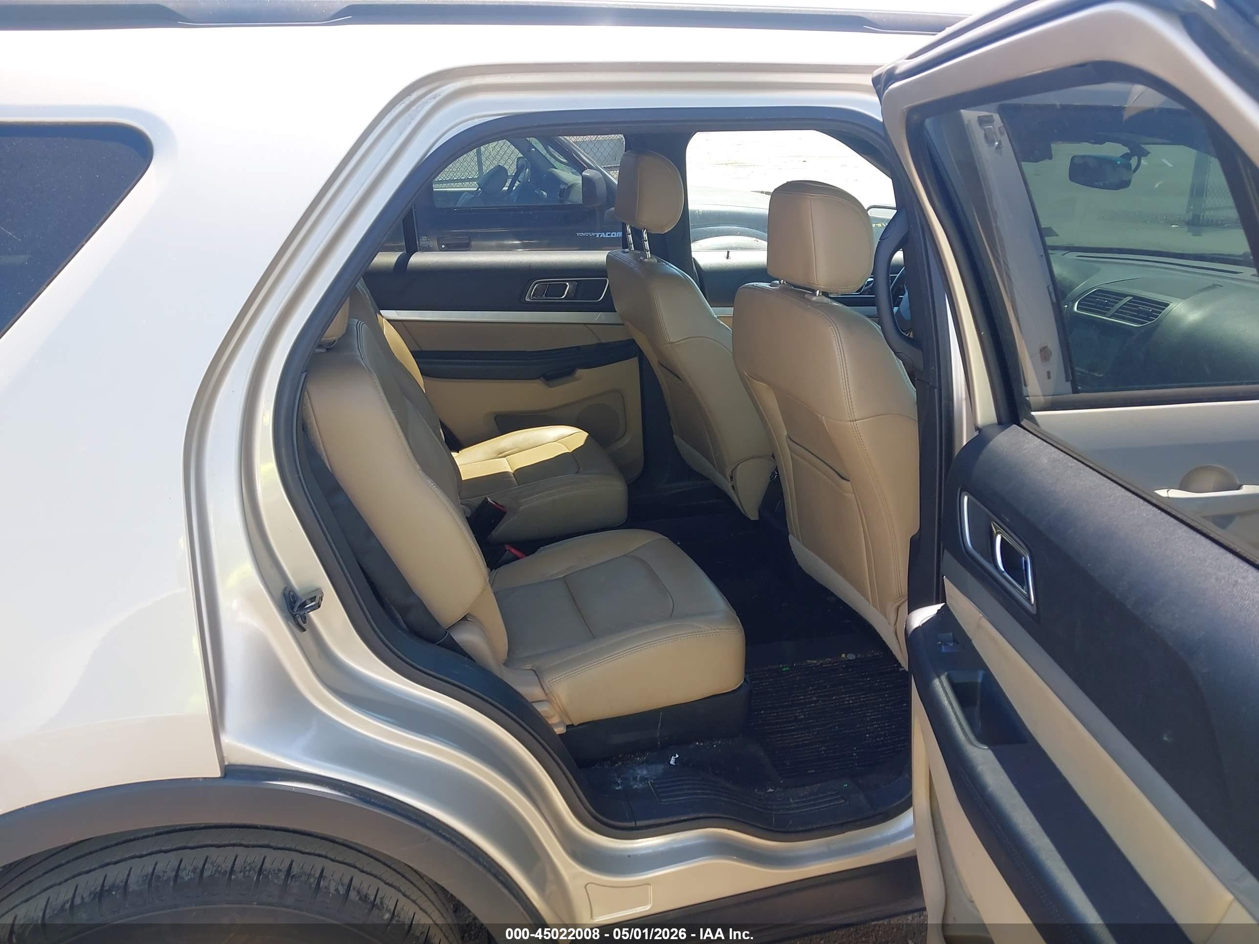 FORD EXPLORER image 8