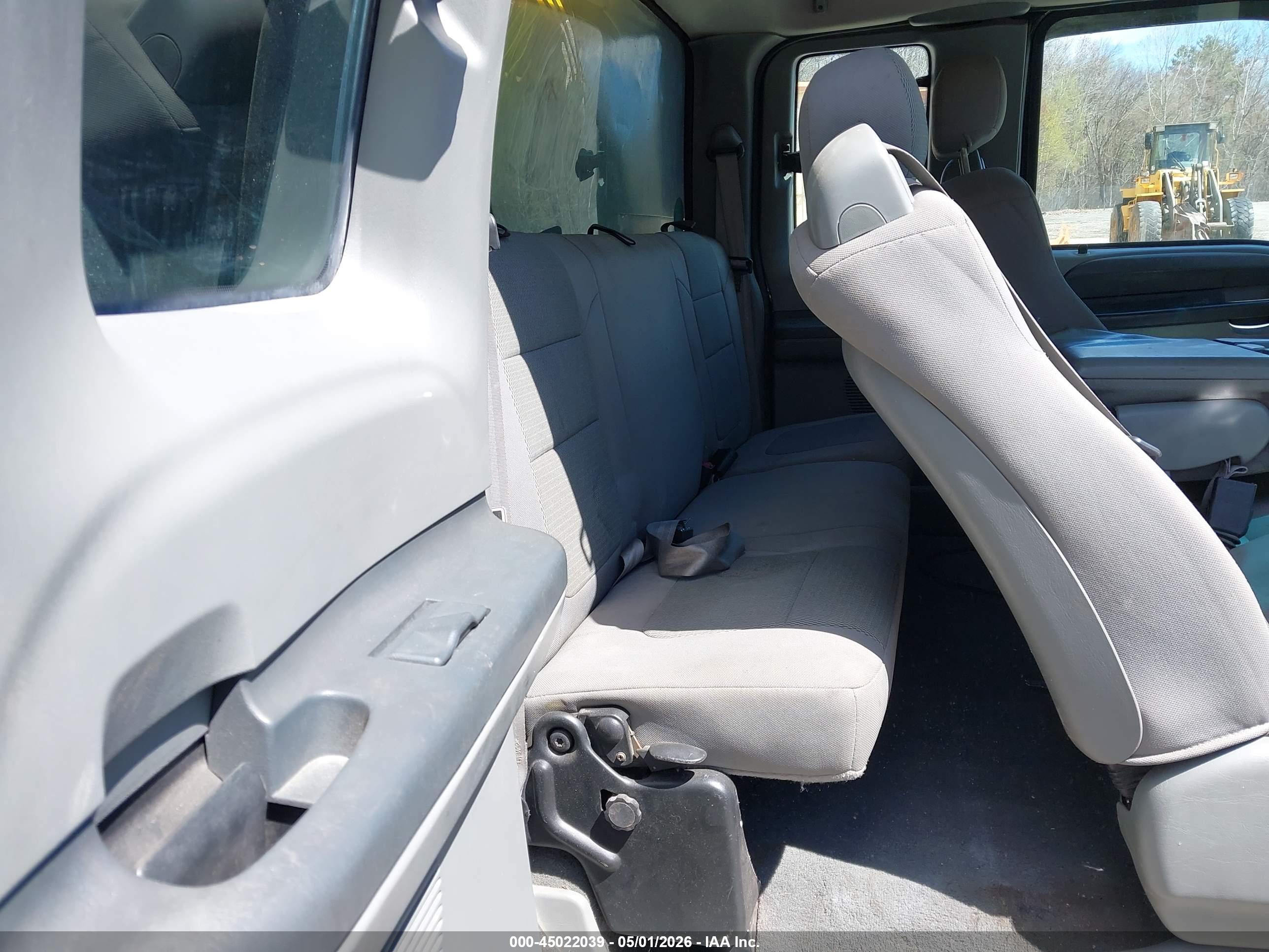 FORD F-550 image 7