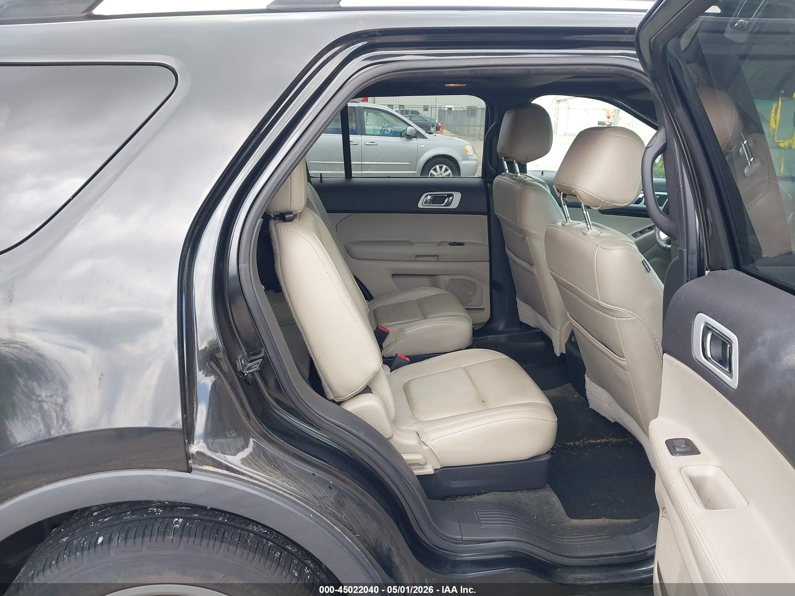 FORD EXPLORER image 8