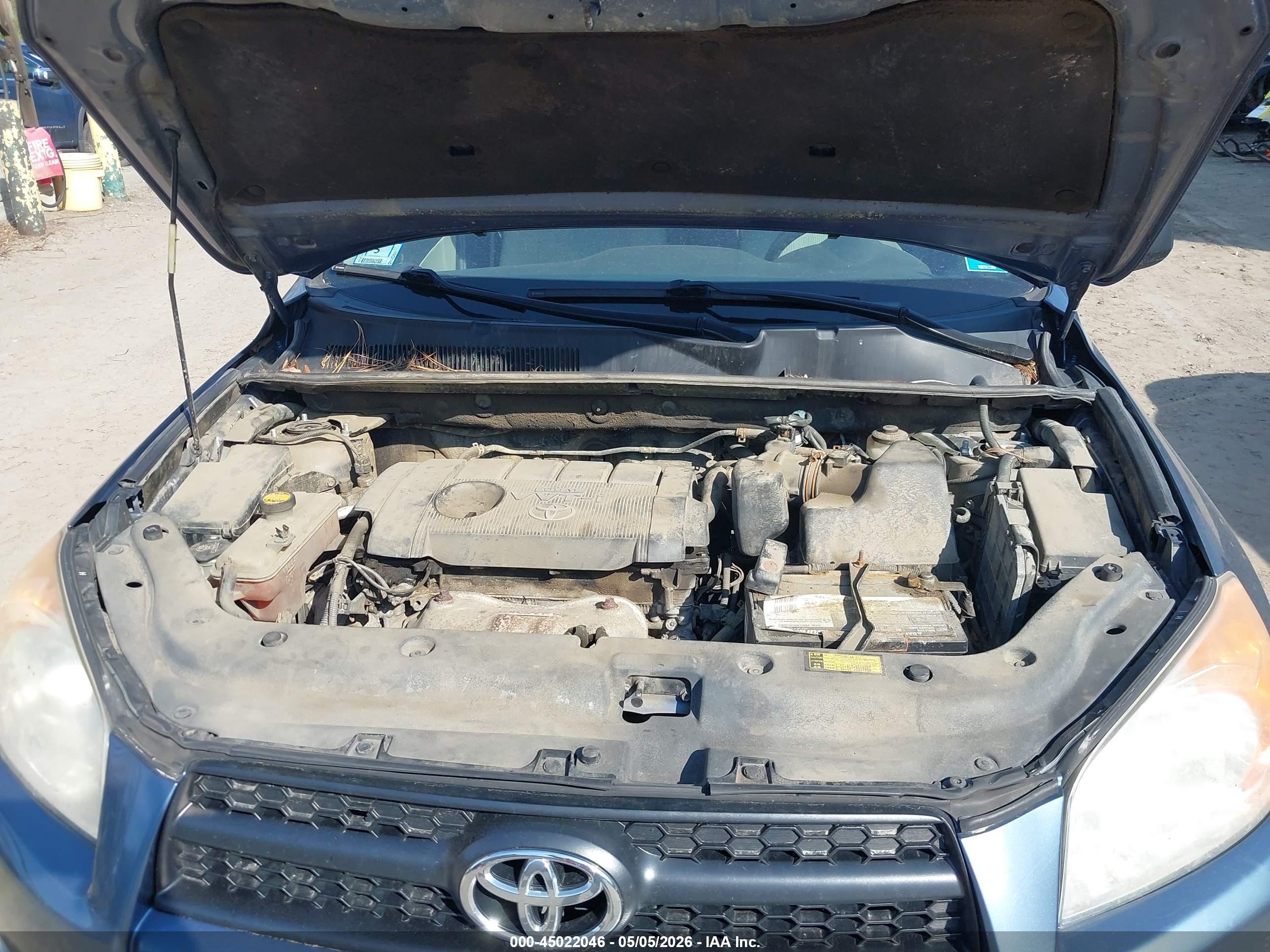 TOYOTA RAV4 image 10
