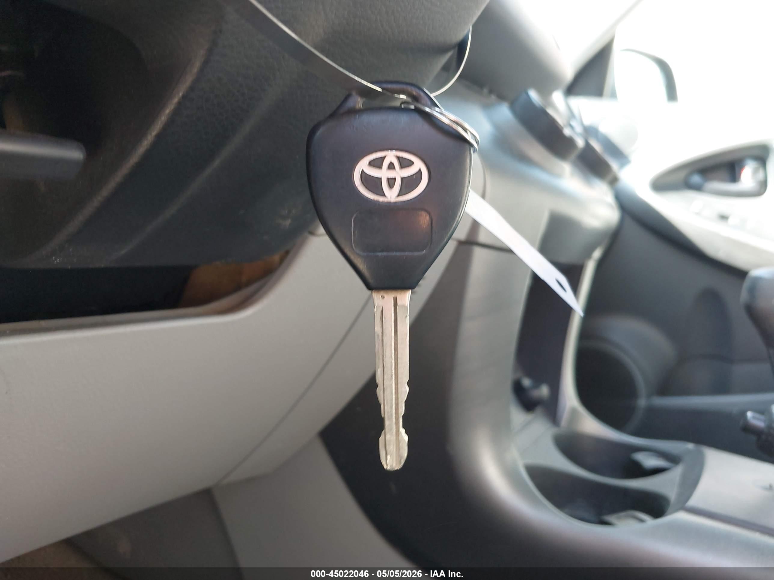 TOYOTA RAV4 image 11