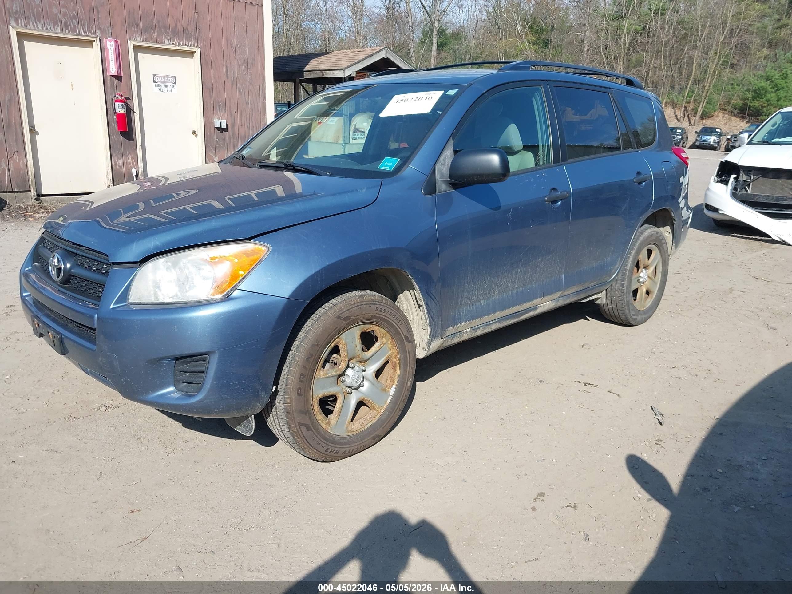 TOYOTA RAV4 image 2