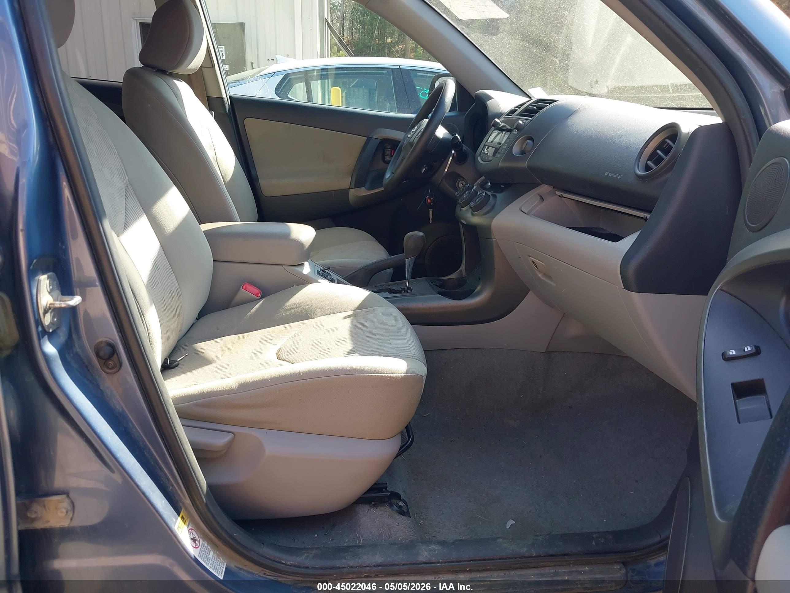 TOYOTA RAV4 image 5