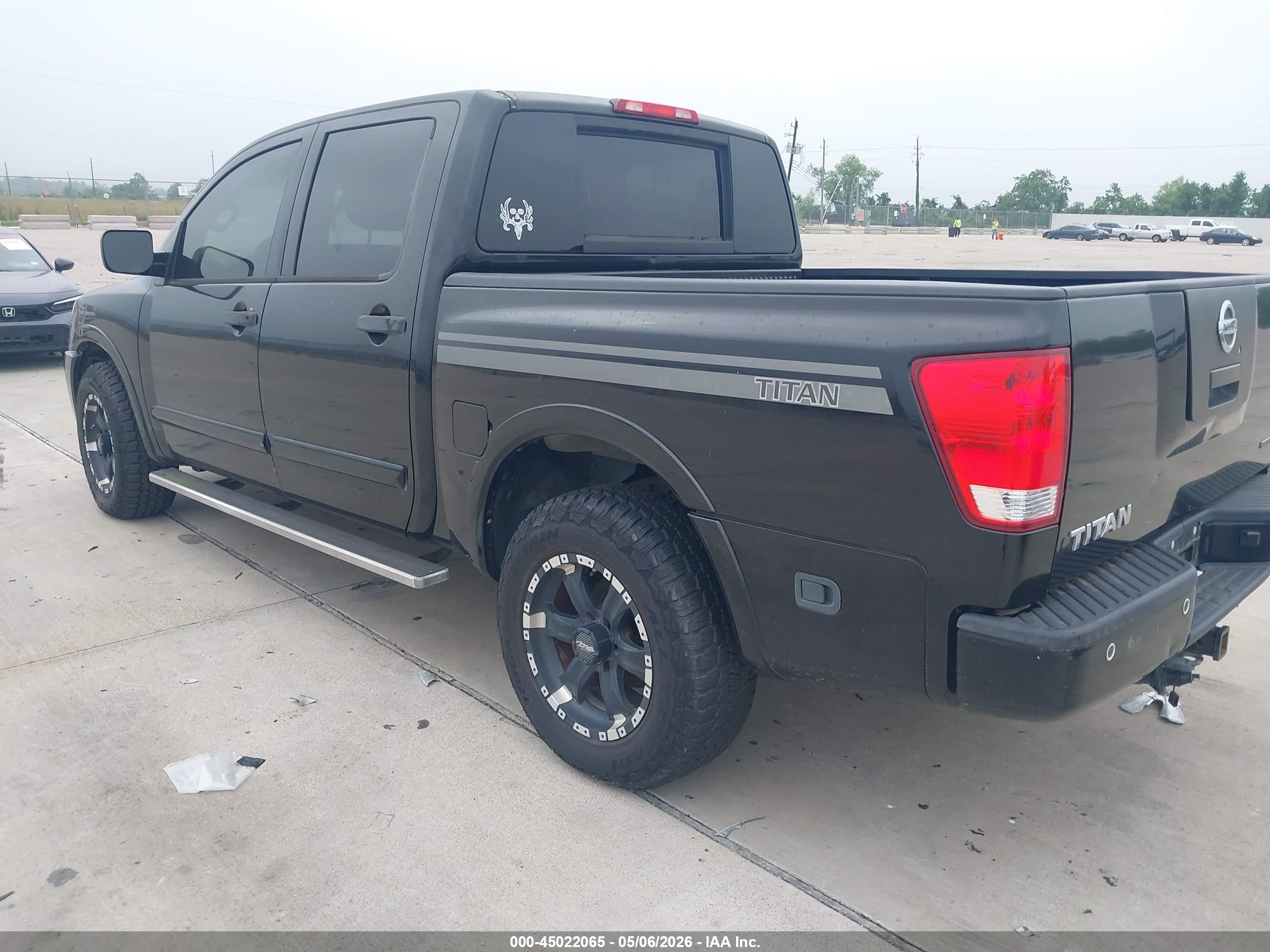 NISSAN TITAN image 3