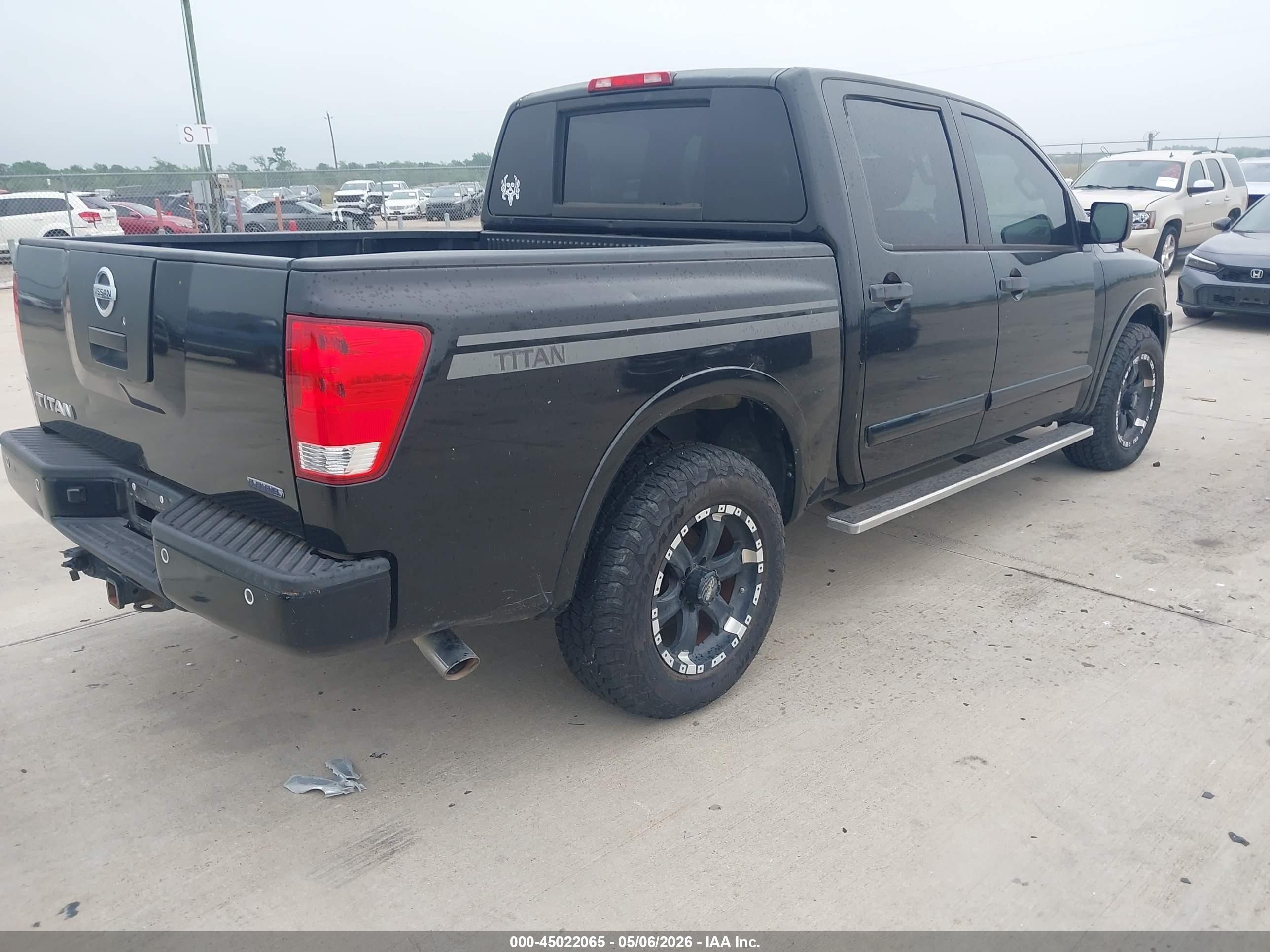 NISSAN TITAN image 4