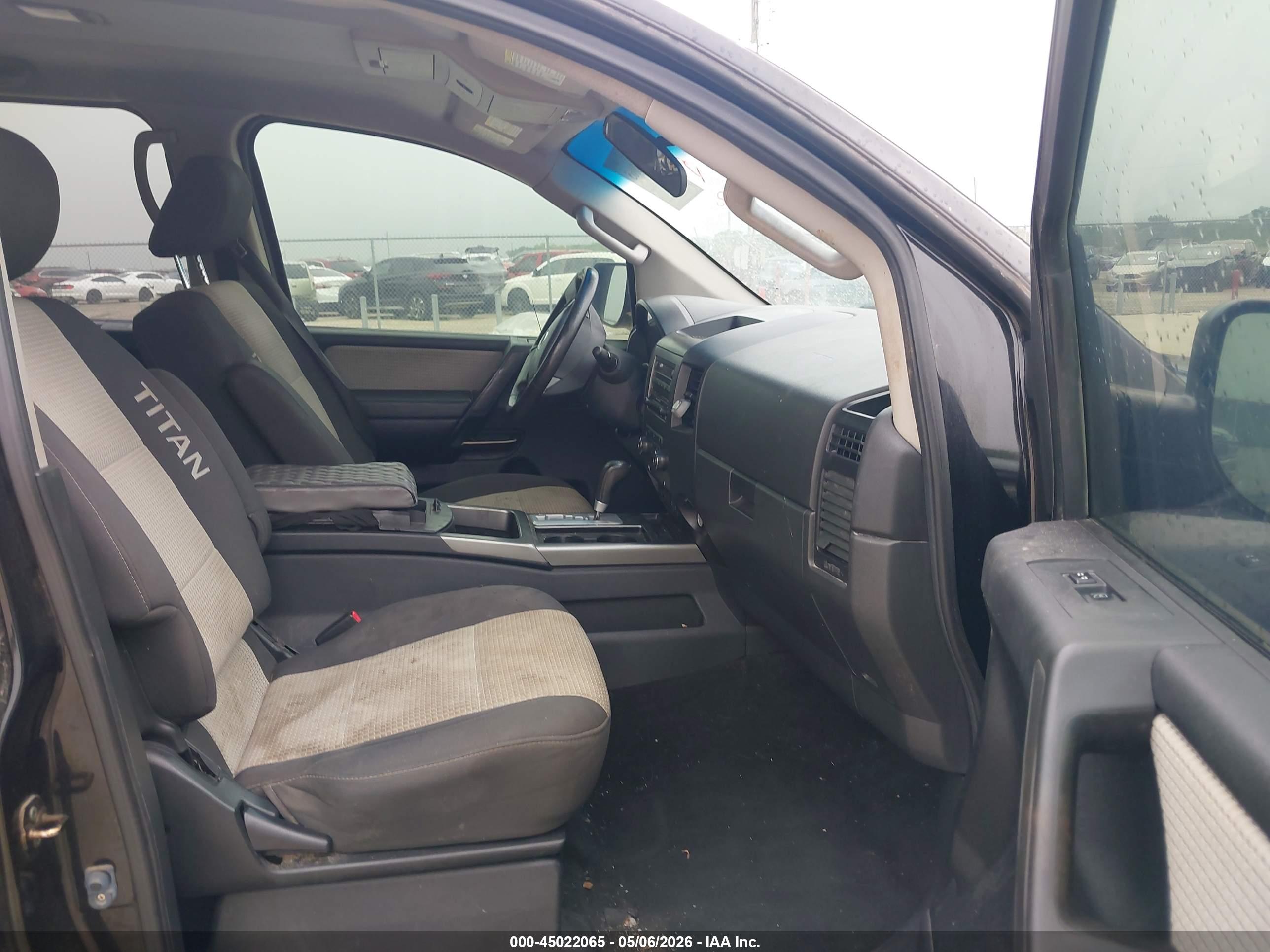 NISSAN TITAN image 5