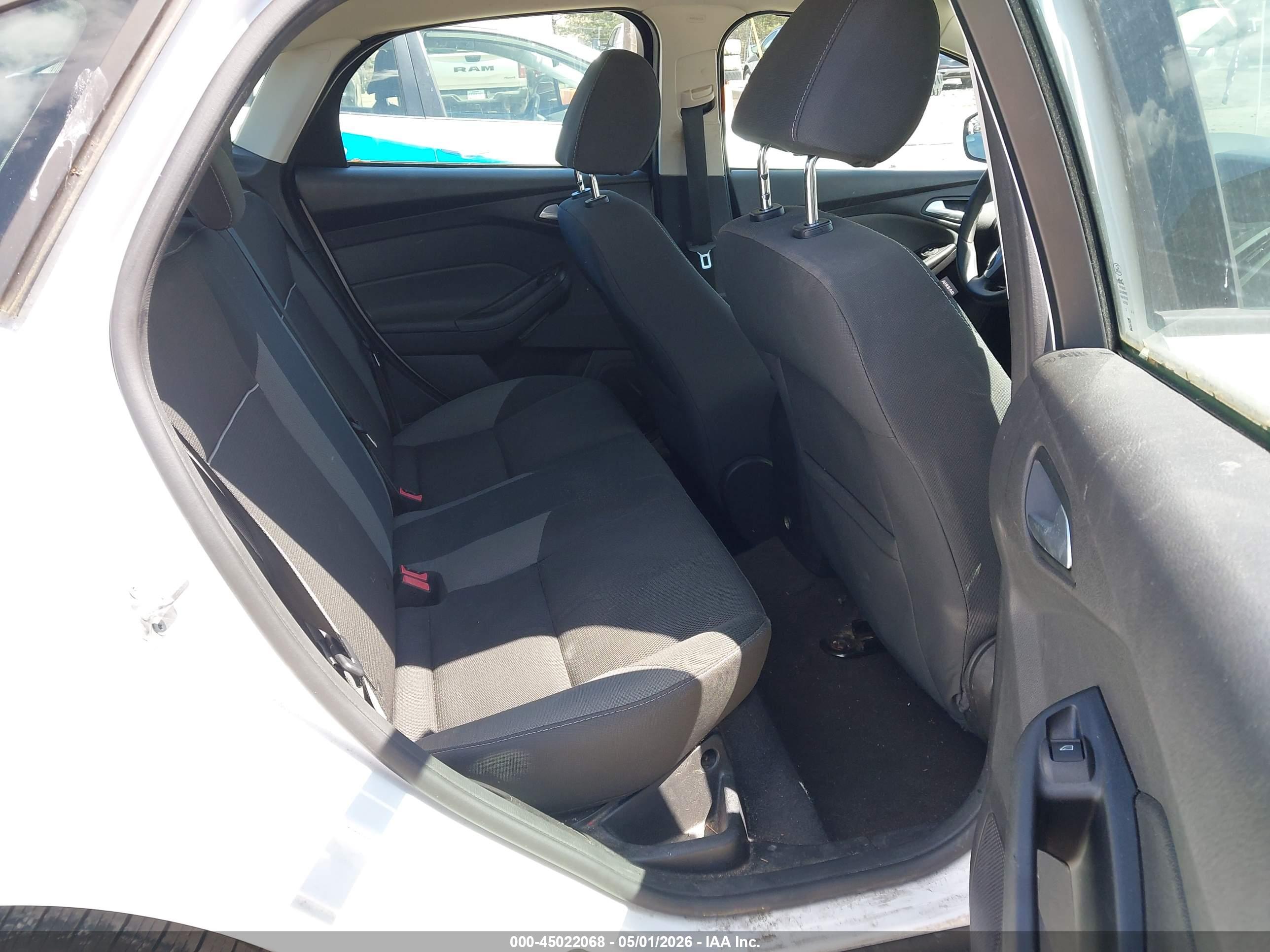 FORD FOCUS image 8