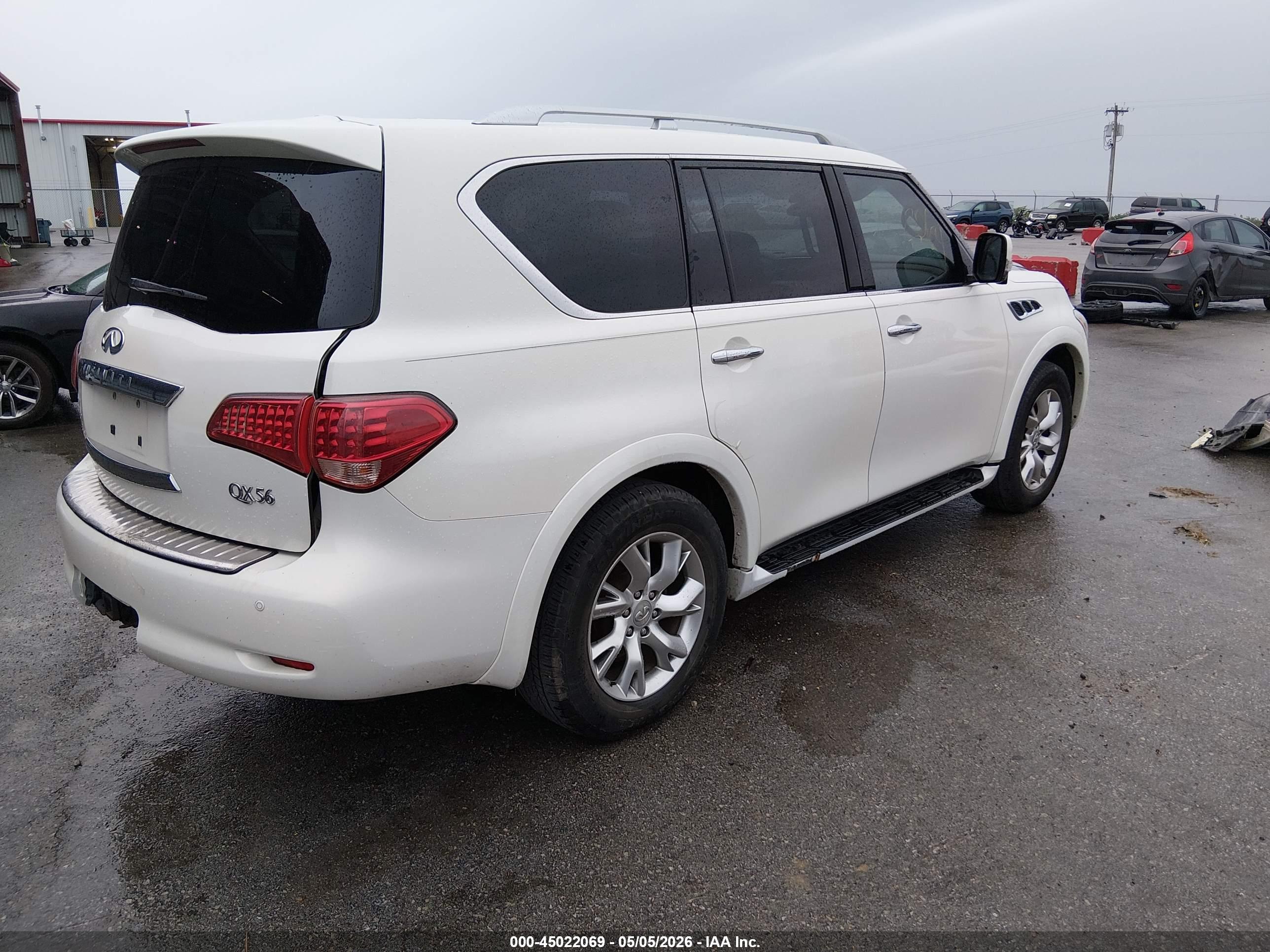 INFINITI QX56 image 4