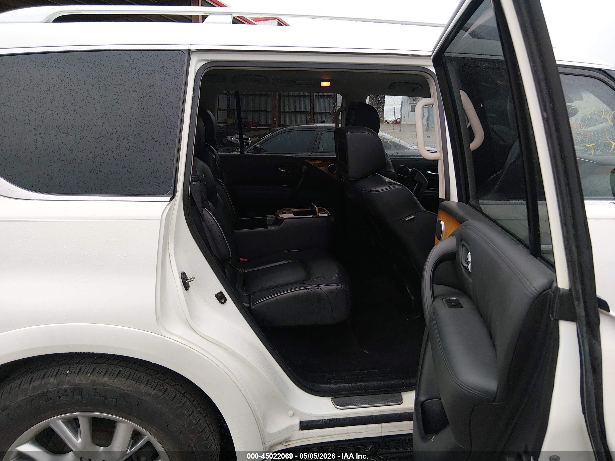 INFINITI QX56 image 8