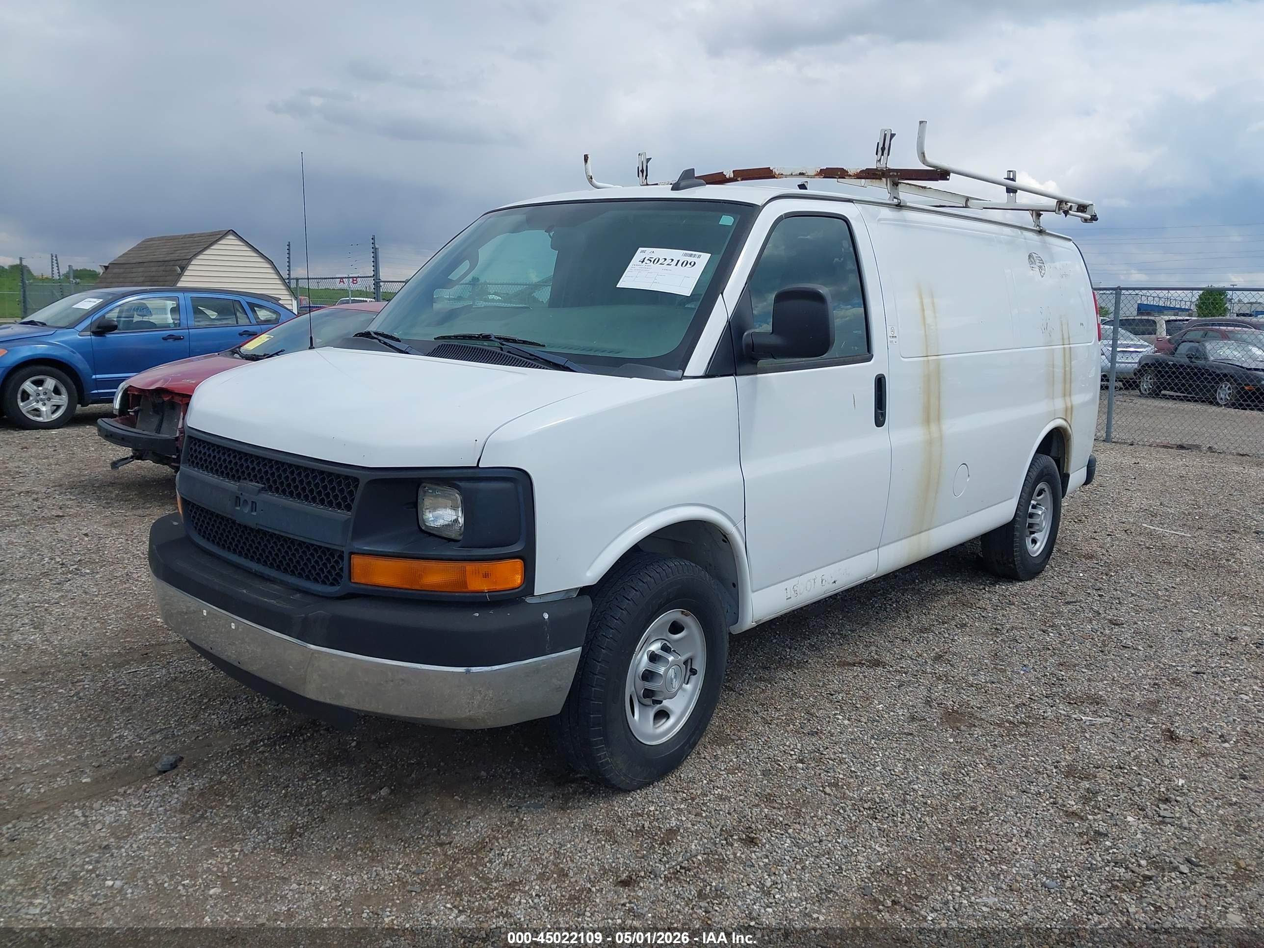 CHEVROLET EXPRESS image 2